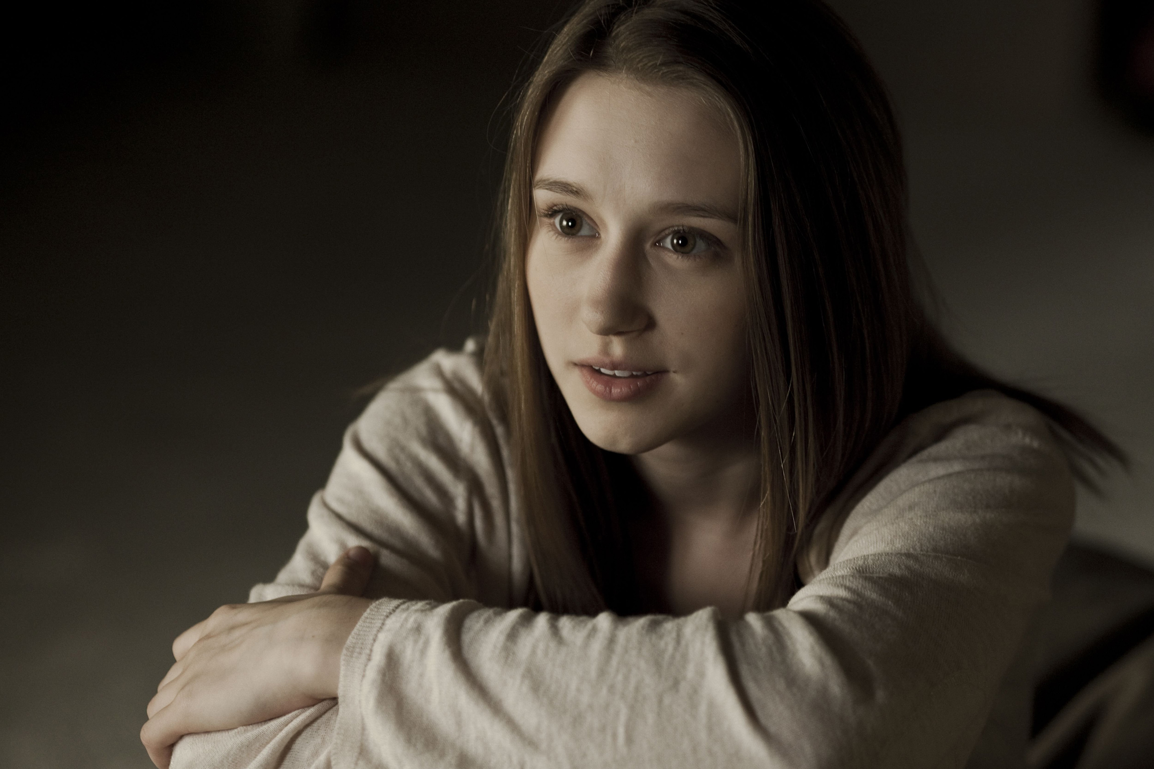 Taissa Farmiga Women Actress Brunette Long Hair Film Stills 2300x1533