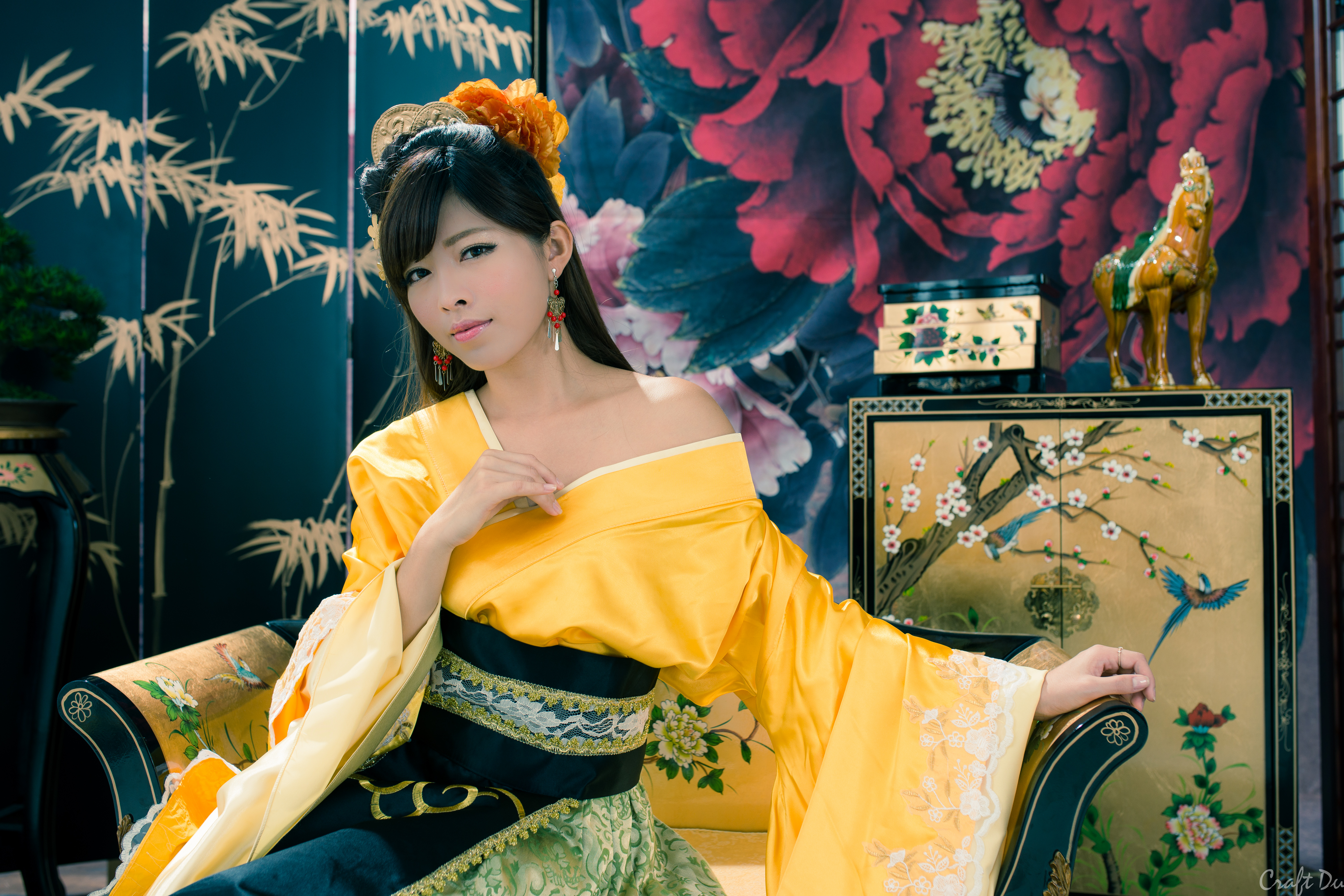 Liao K Ndi Asian Taiwanese Traditional Costume Hair Dress Flower Armchair 6000x4000