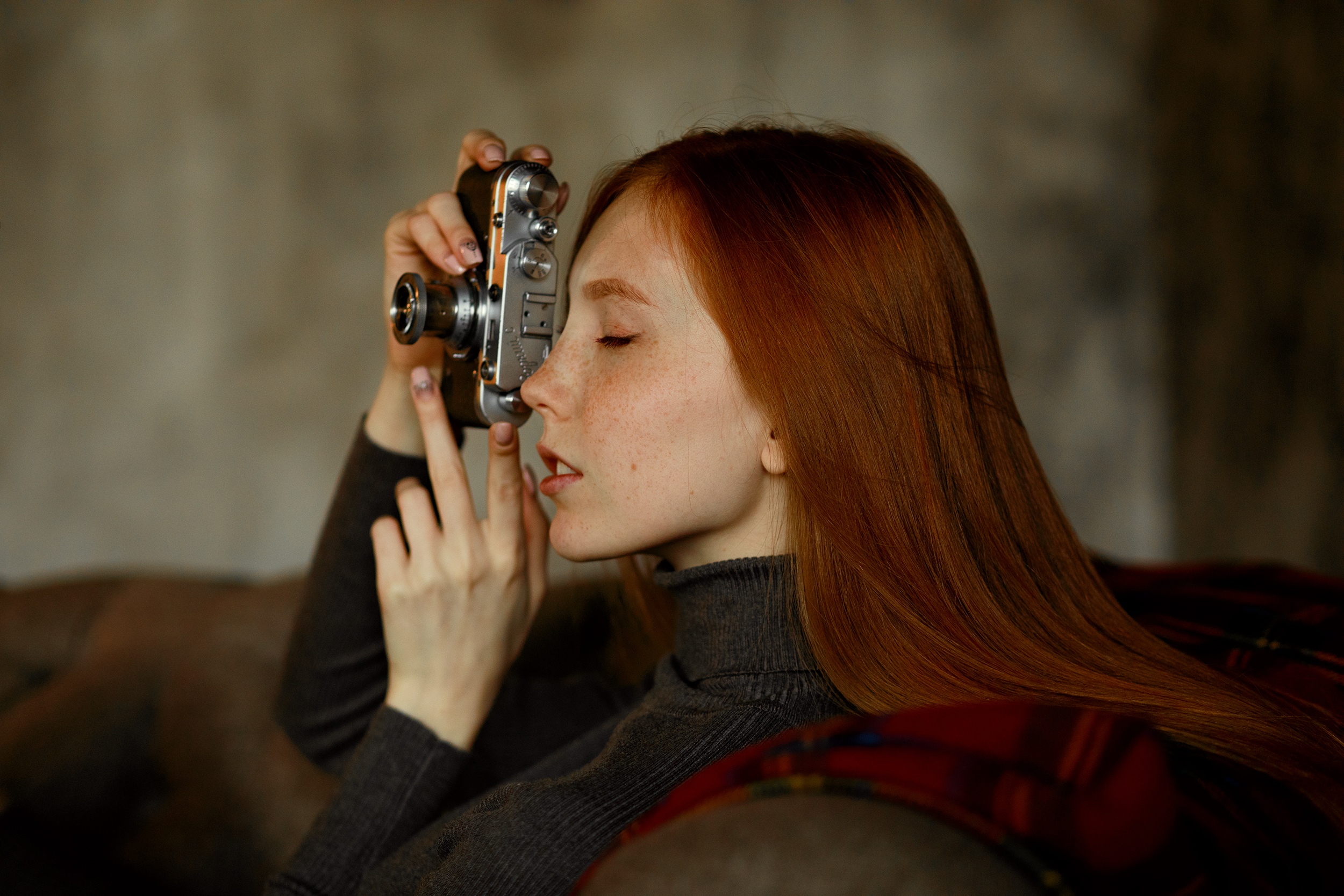 Women Model Redhead Portrait Indoors Turtlenecks Camera Couch Depth Of Field Long Hair Sitting Profi 2500x1667