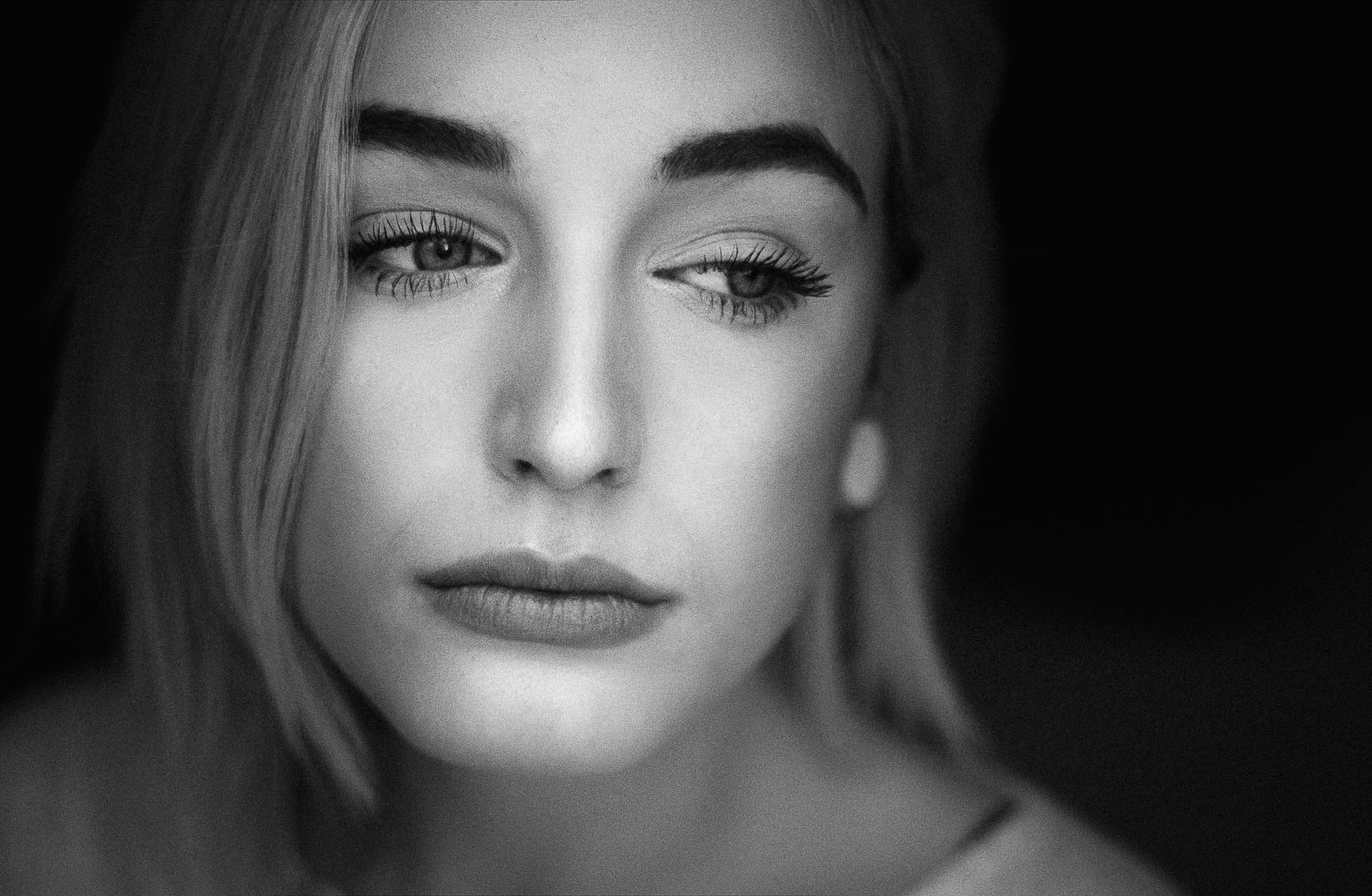 Women Blonde Face Closeup Portrait Noisy Looking Away Monochrome Emotional Emotions Sad 1600x1045