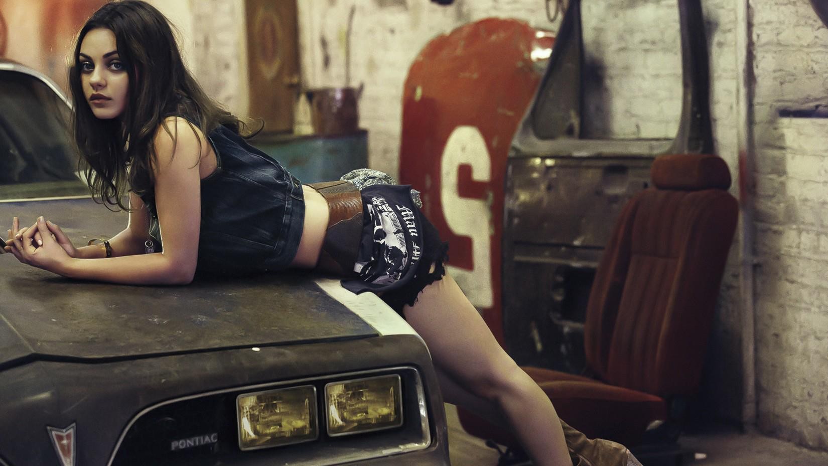 Mila Kunis Women Actress Women With Cars Brunette Garages Beige 1650x928