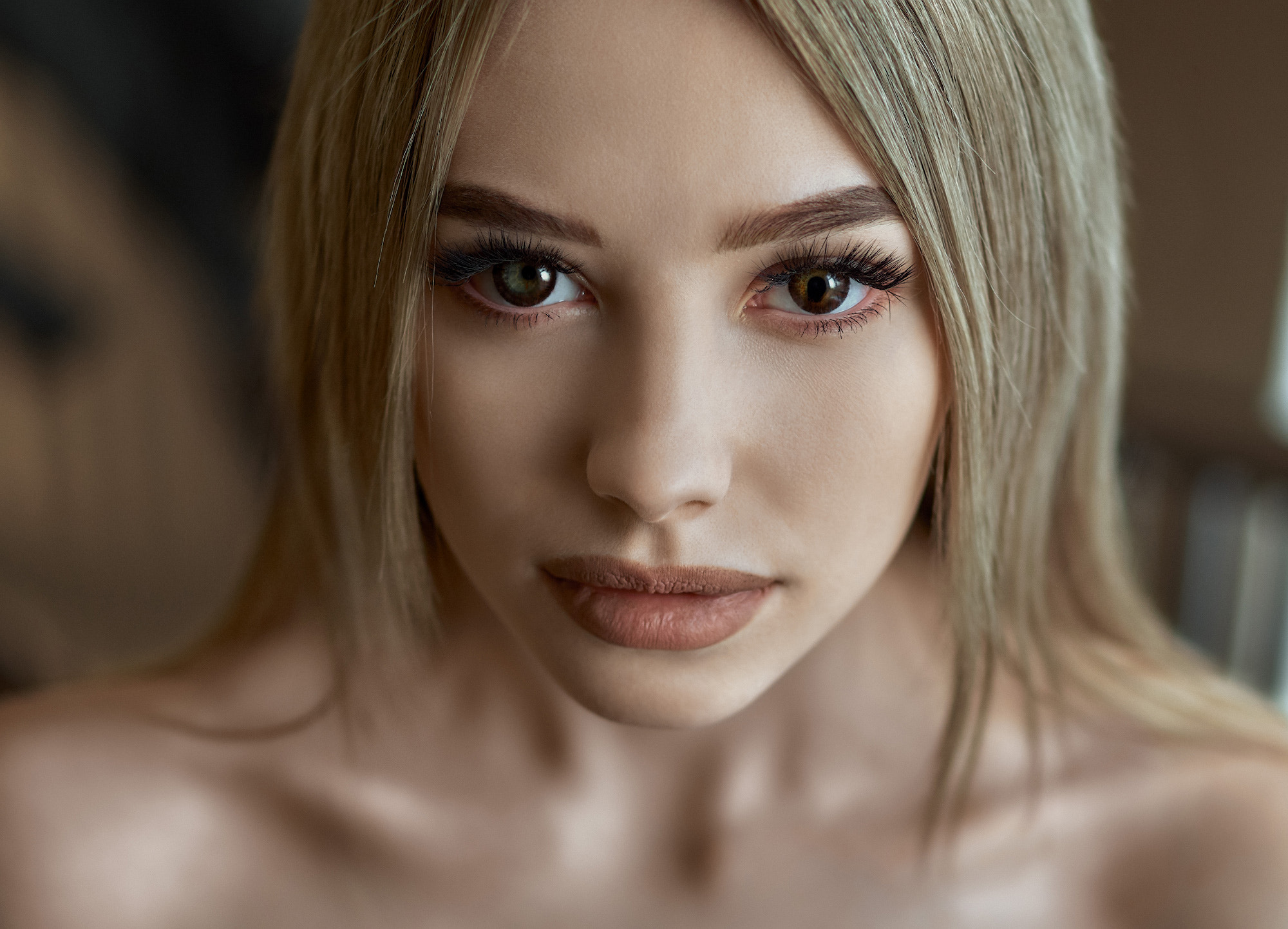 Alexander Kan Women Blonde Straight Hair Long Eyelashes Make Up Lipstick Looking At Viewer Portrait  2000x1443
