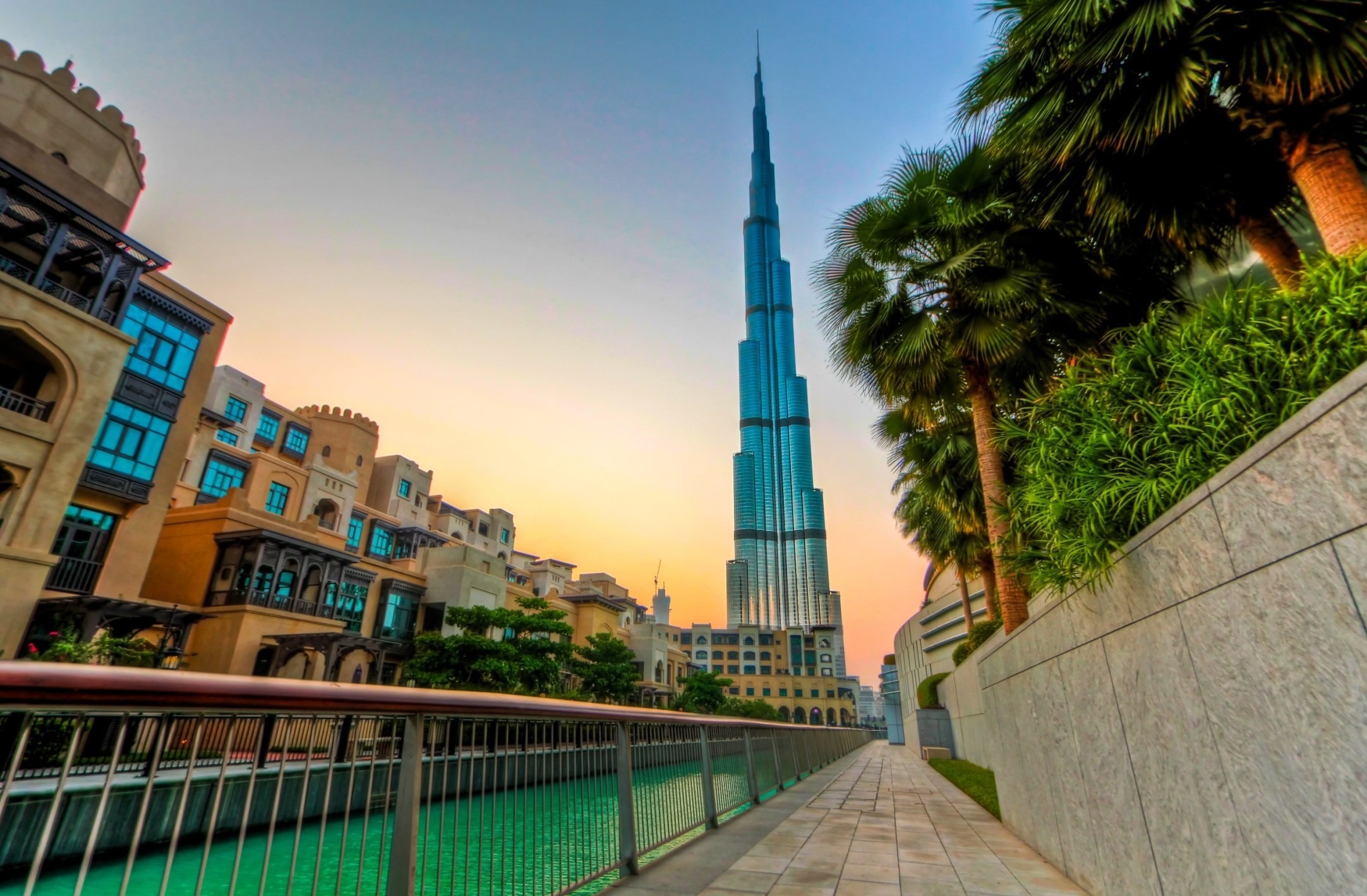 Building Burj Khalifa Dubai Skyscraper City Canal 2164x1419