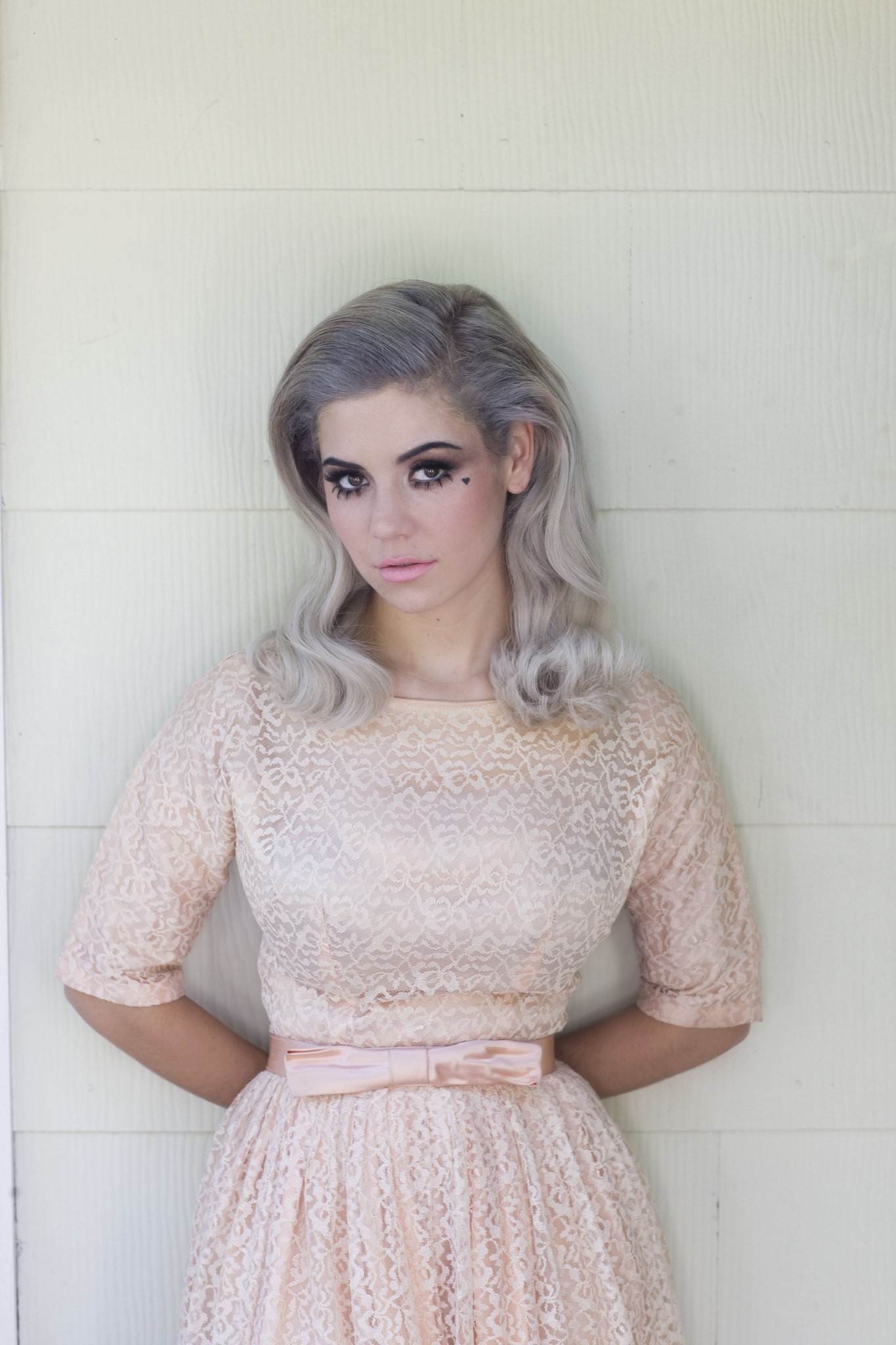 Marina And The Diamonds Women Grey Hair Pink Dress 1365x2048