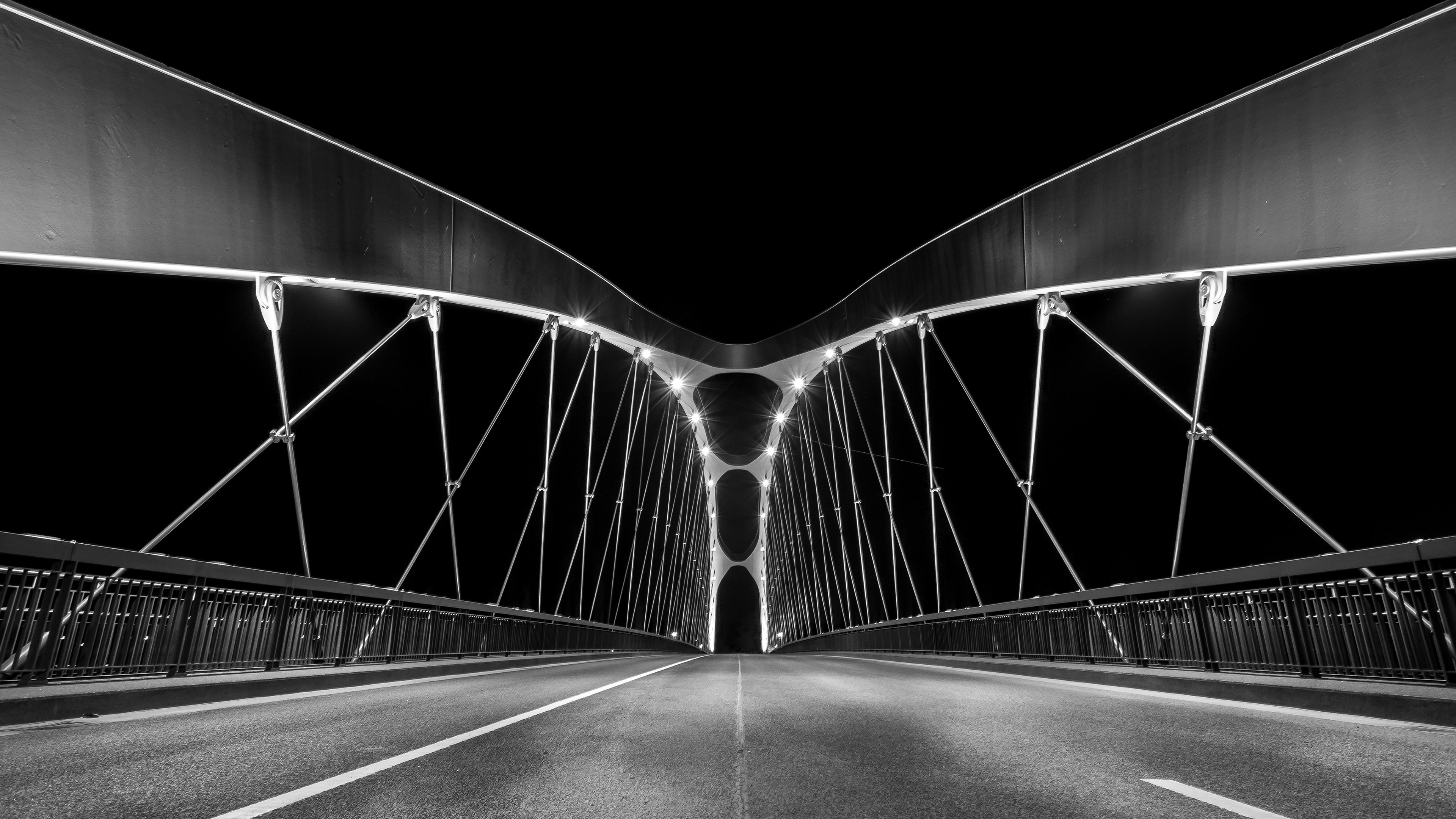 Bridge Frankfurt Monochrome Night 3840x2160