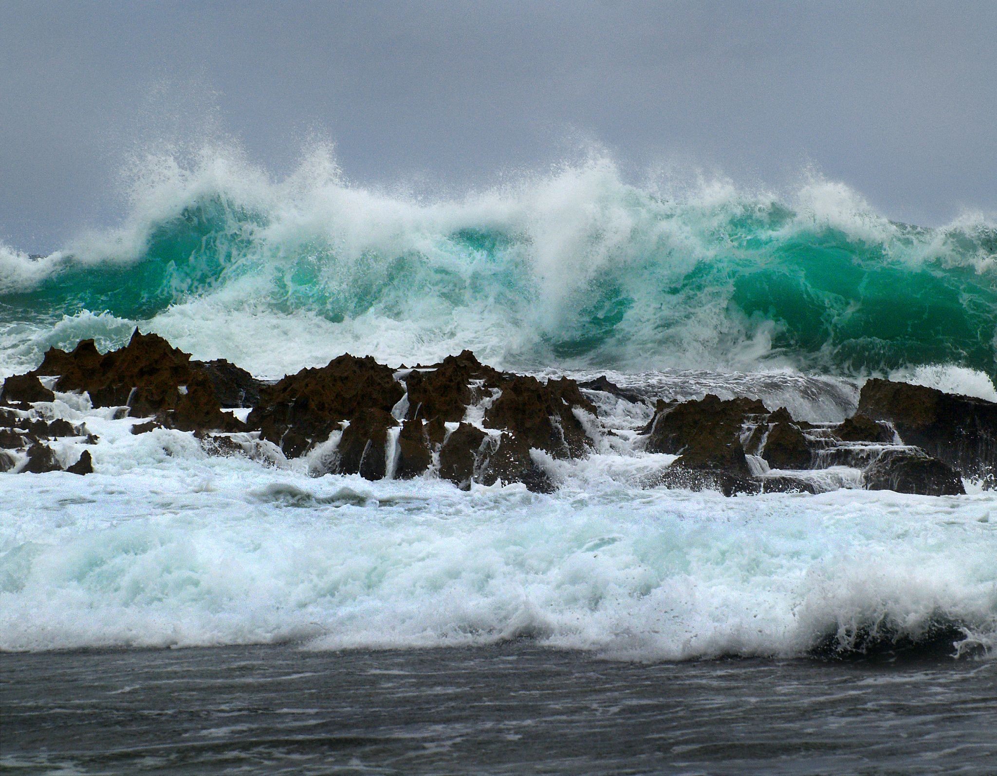 Waves Water Rocks Storm Sea Sea Foam 2048x1594