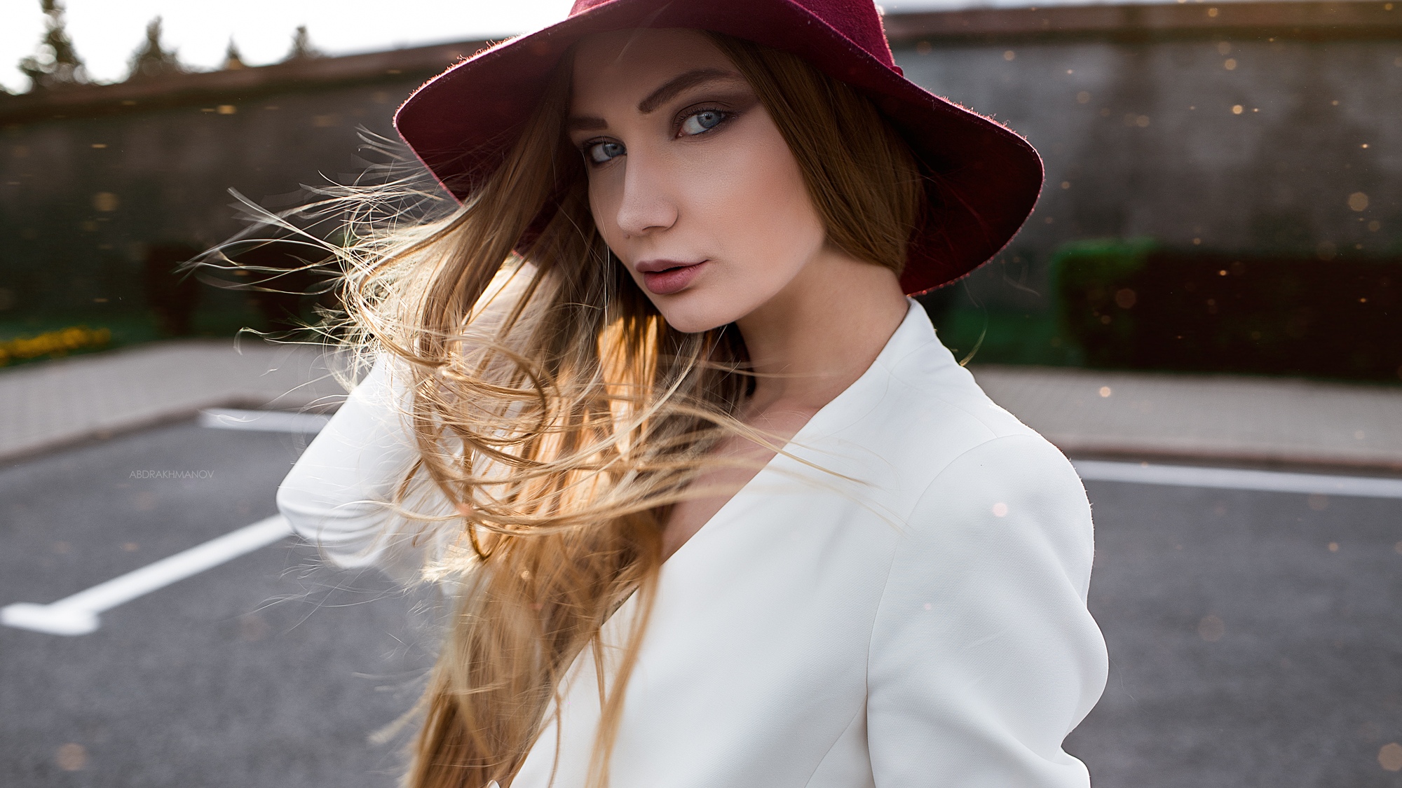 Lenar Abdrakhmanov Women Model Outdoors Women With Hats Hat Brunette Face Sun Rays 2000x1125