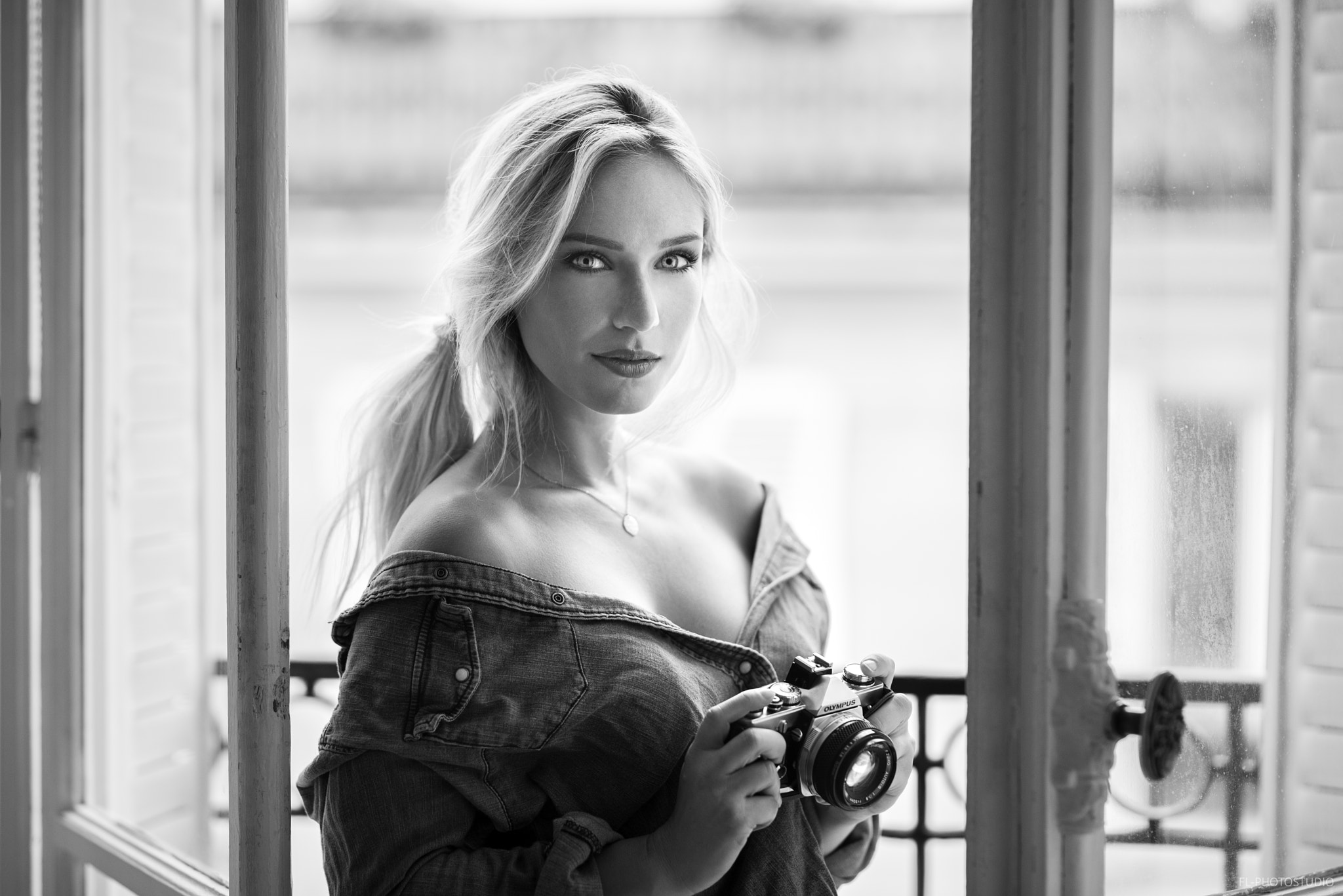 Monochrome Camera Lods Franck Women Model Eva Mikulski Blonde Portrait 2048x1367