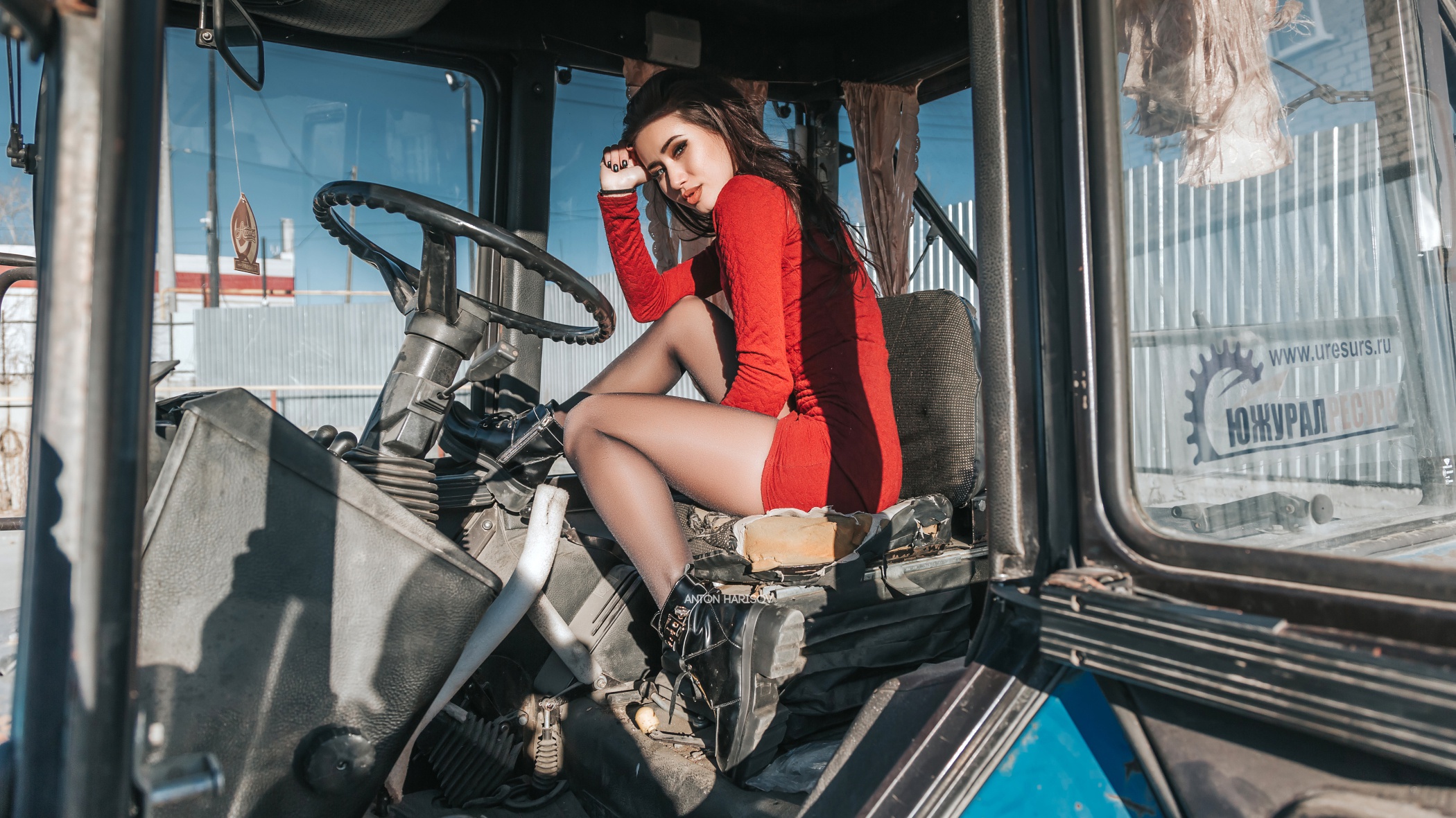 Vehicle Legs Steering Wheel Women Model Vehicle Interiors Tractors Anton Harisov Heavy Equipment 2100x1181