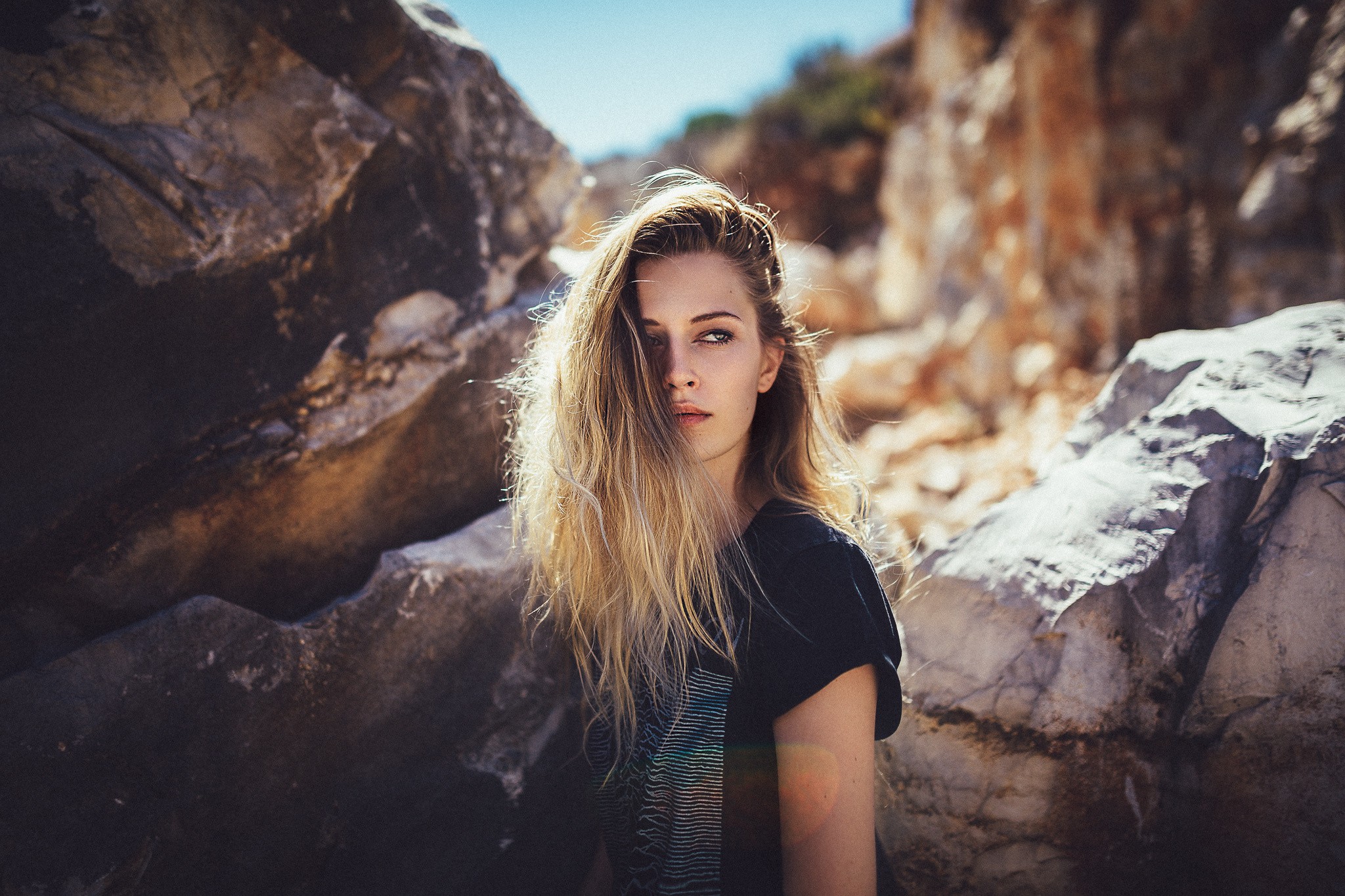 Women Model Blonde Hazel Eyes Women Outdoors Mountains Portrait T Shirt Rock Lennart Bader Joy Divis 2048x1365