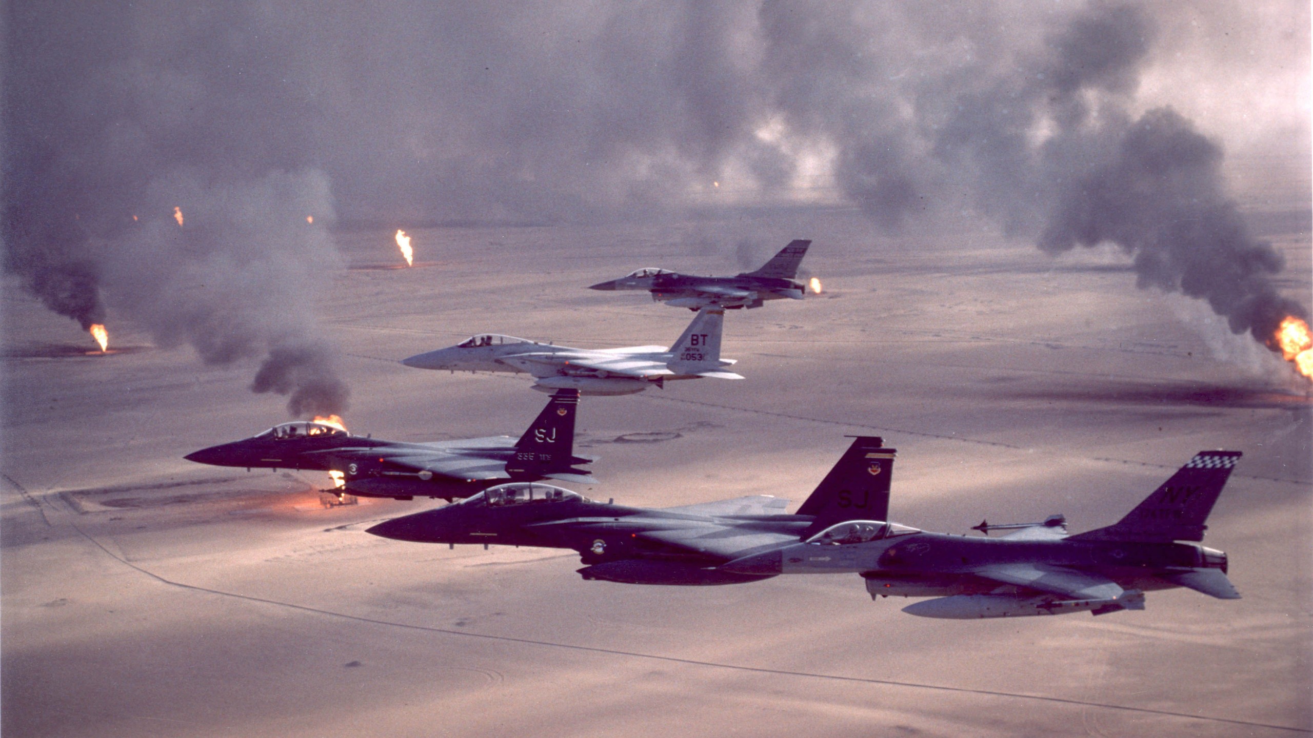 Military Military Aircraft Jet Fighter Operation Desert Storm Kuwait US Air Force F 15 Strike Eagle  2560x1440