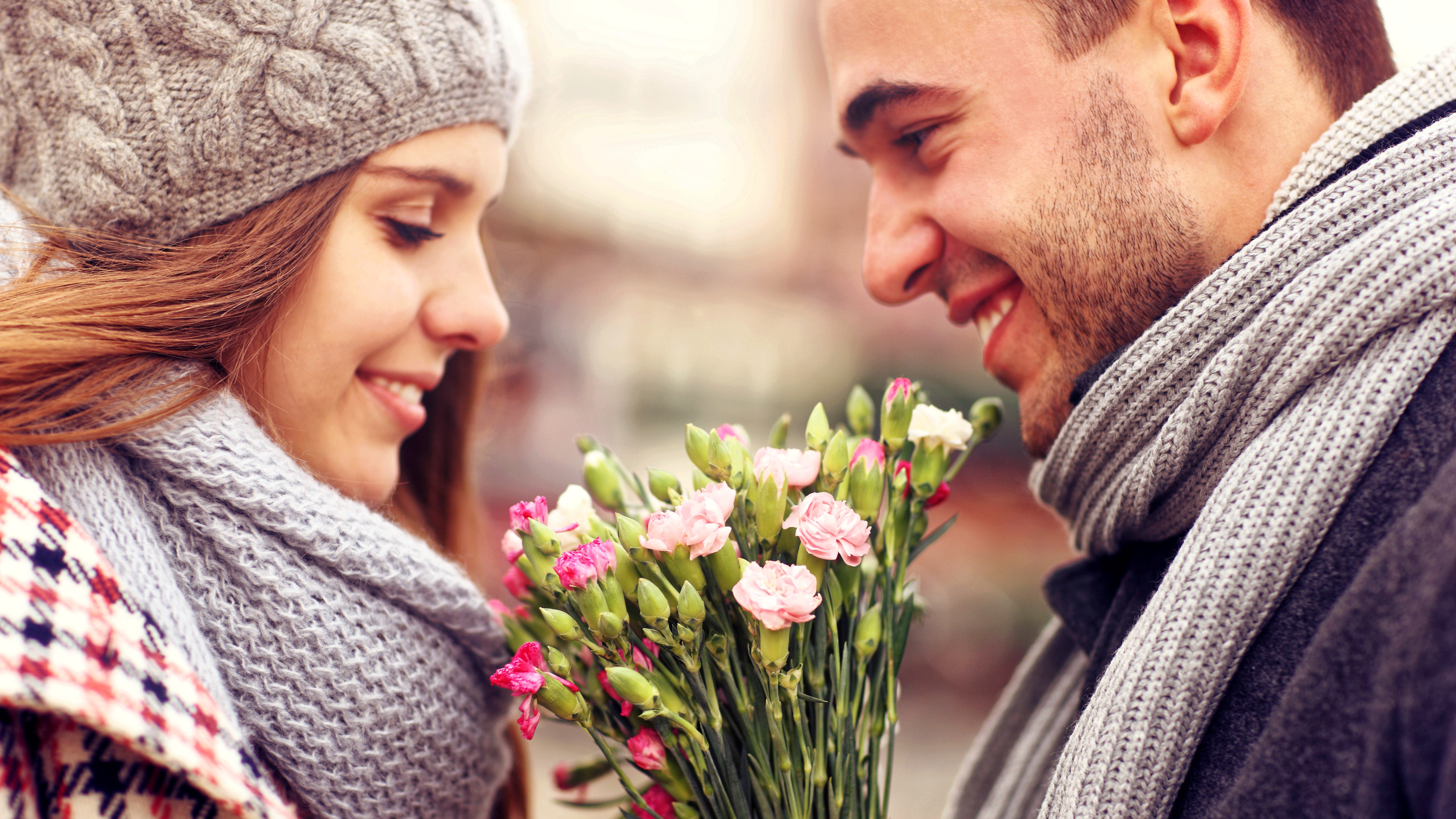 Couple Lovers Love Smiling Emotions Profile Outdoors Happiness Wool Cap Scarf Happy Flowers 5616x3159