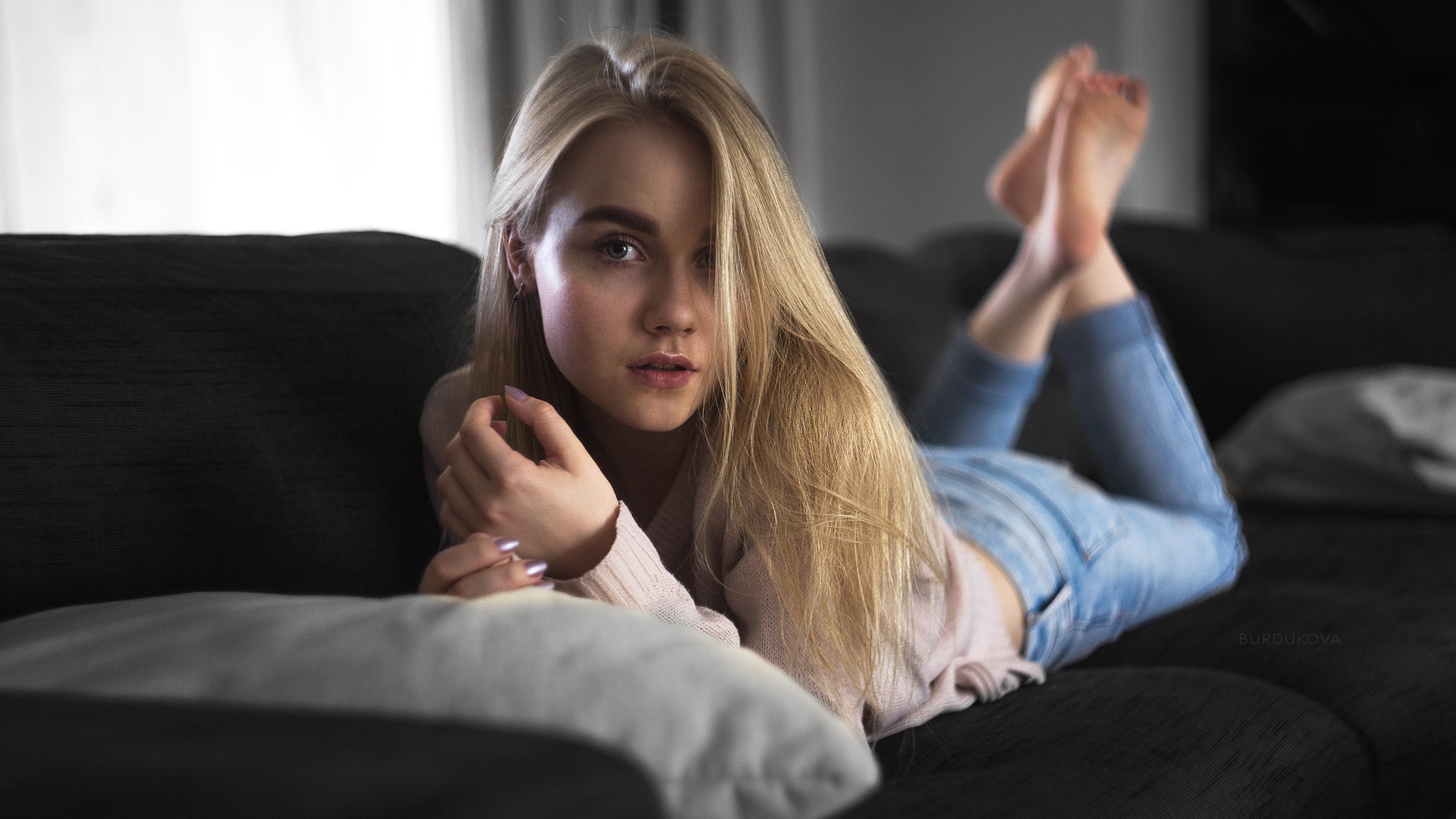 Women Blonde Blue Eyes Pink Shirt Denim Jeans Open Mouth Couch 2048x1152