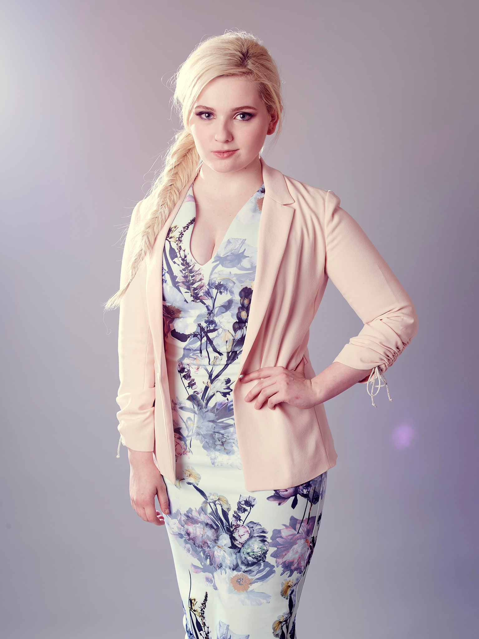 Abigail Breslin Women Actress Blonde Blue Eyes Long Hair Simple Background Gradient 1536x2048