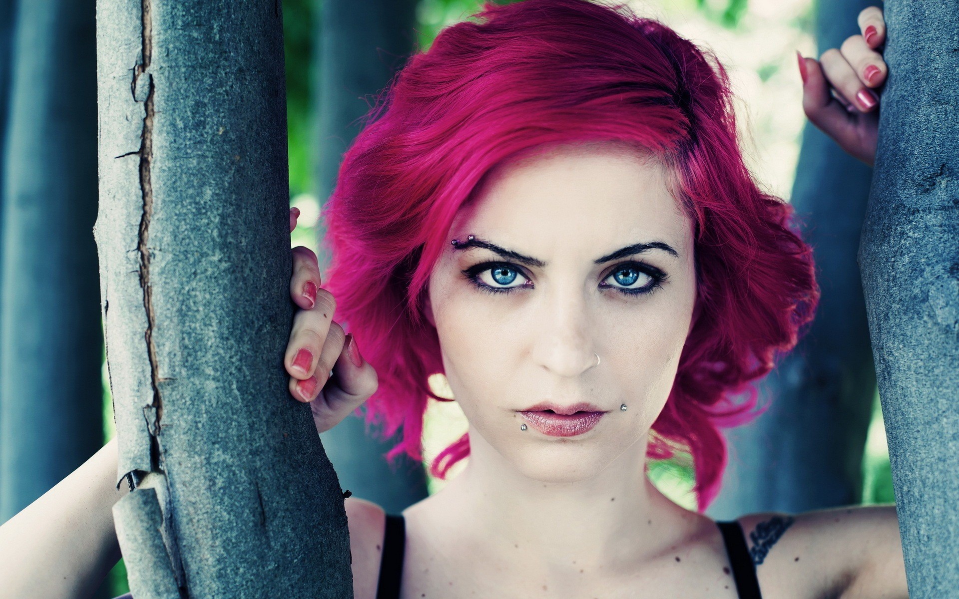 Dyed Hair Women Blue Eyes Magenta Face Piercing Model Painted Nails 1920x1200
