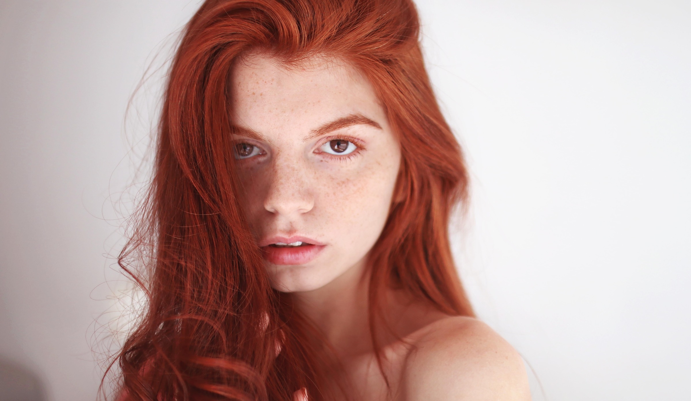 Women Model Redhead Freckles Looking At Viewer Brown Eyes Wallpaper Resolution 2400x1392 Id