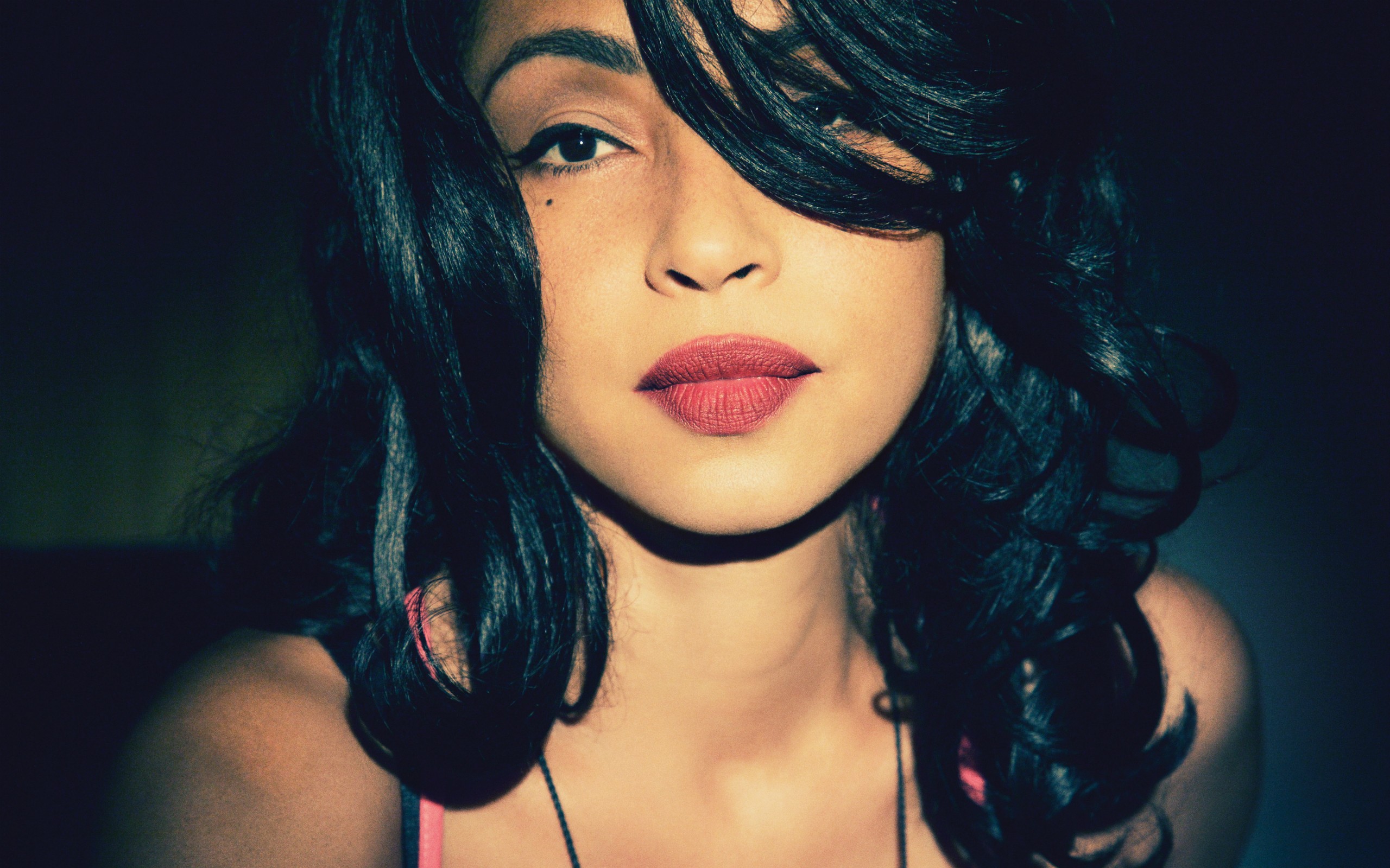 Singer Sade Adu Women Dark Hair Portrait Celebrity Dark Eyes Brunette Red Lipstick Bare Shoulders 2560x1600