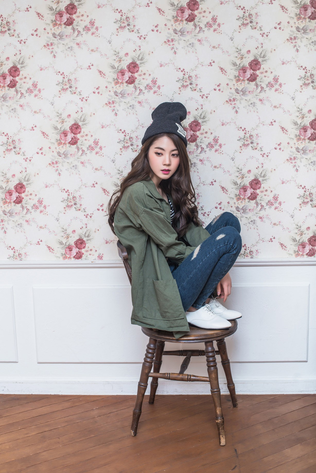 Chae Eun Asian Women Portrait Display Brunette Torn Jeans Sitting Green Coat Pink Lipstick 1228x1840