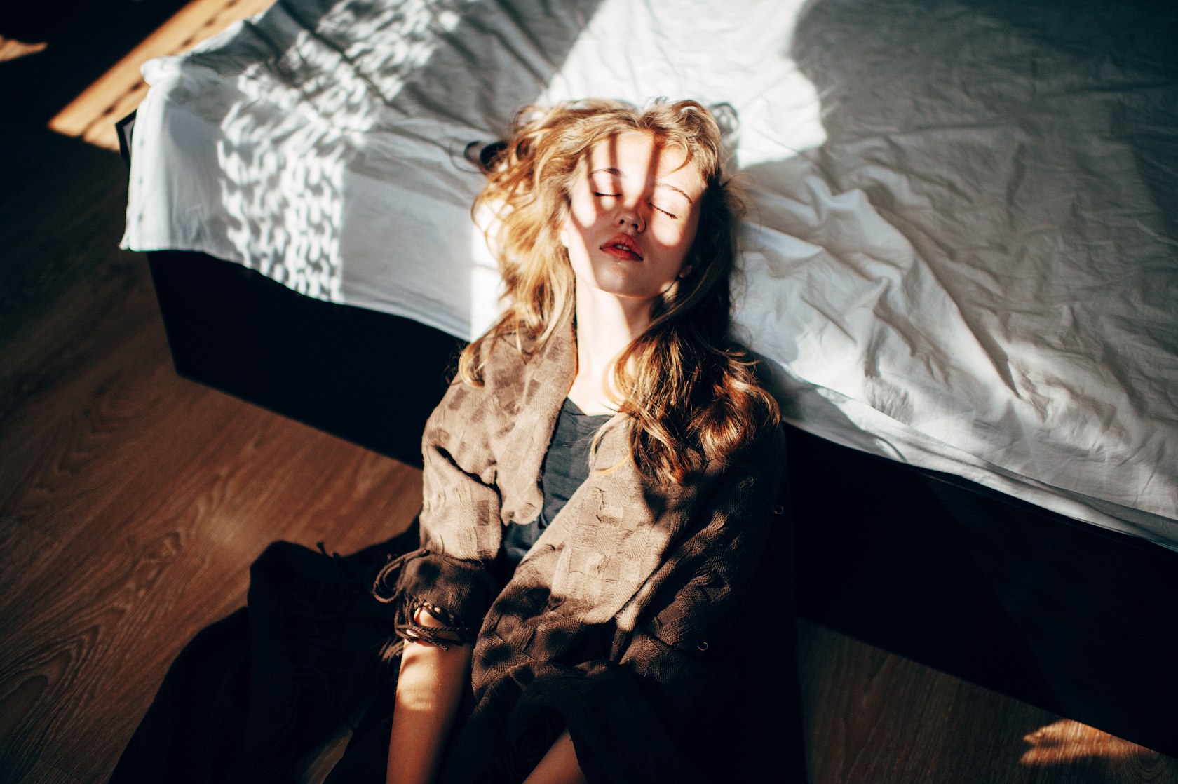Marat Safin Photography Model Women Women Indoors Brunette Closed Eyes Bedroom Sun Rays Shadow Red L 1680x1118