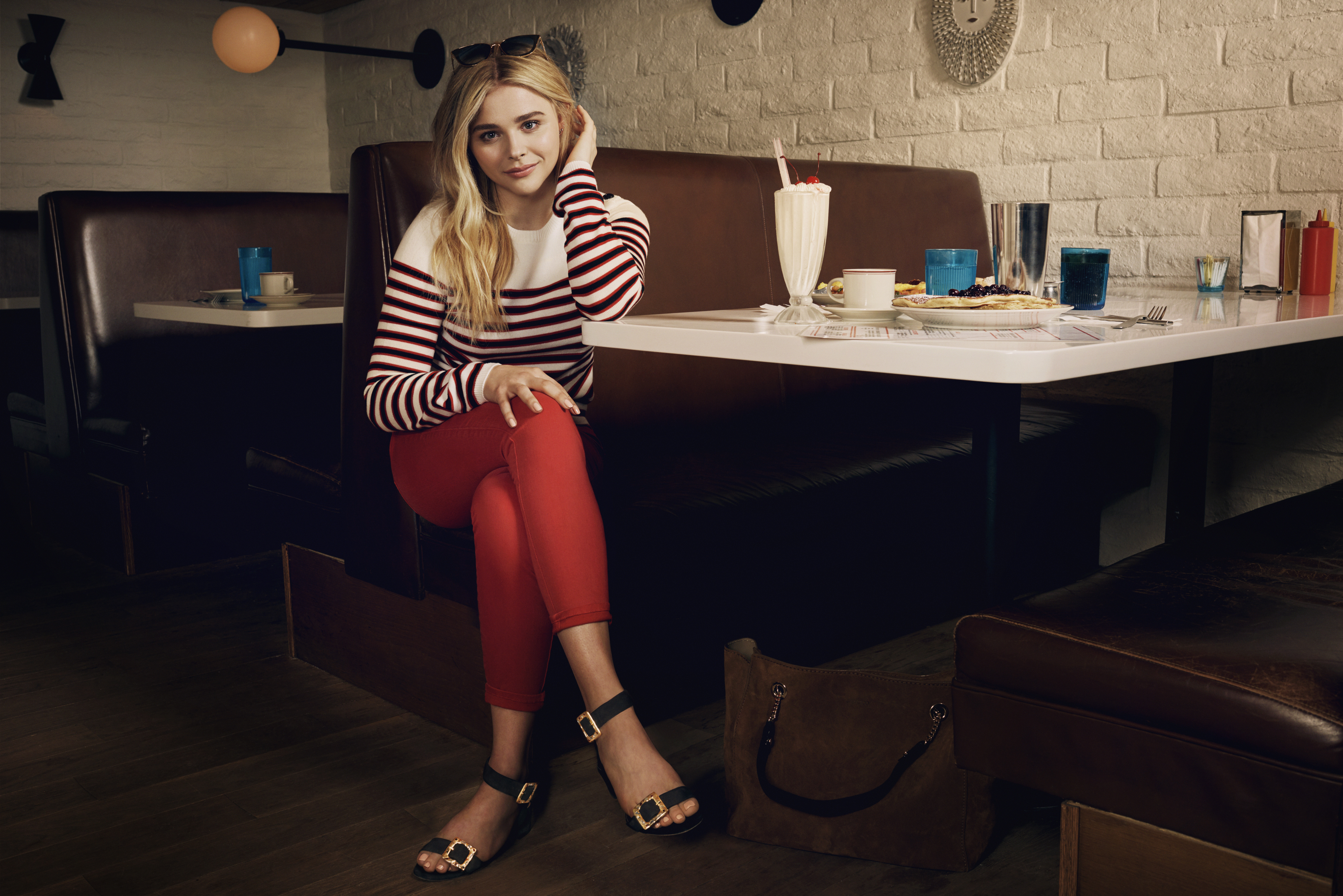 Chloe Grace Moretz Women Blonde Actress Long Hair Indoors Milkshake Feet 3680x2456