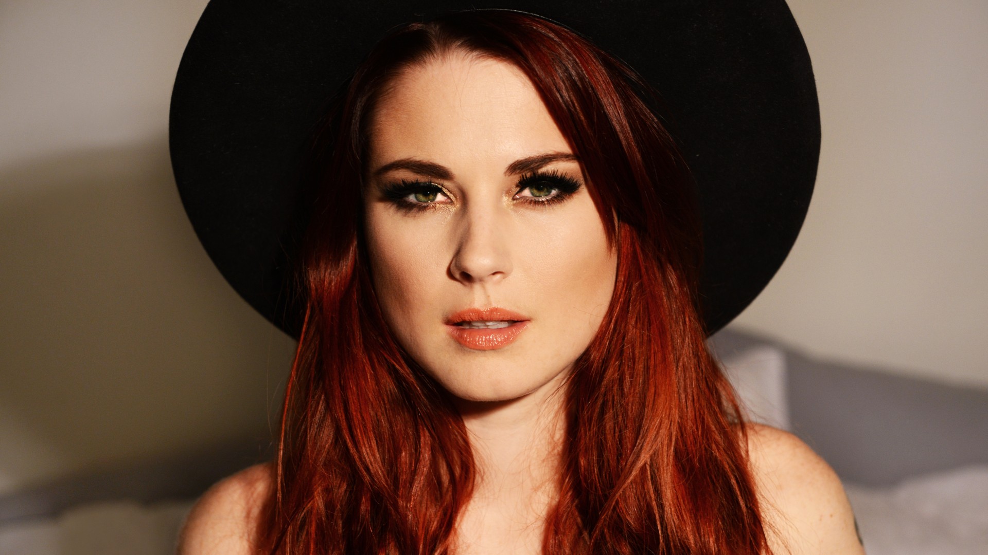 Alexandra Breckenridge Redhead Portrait Hat Green Eyes Looking At Viewer Open Mouth Millinery 1920x1080