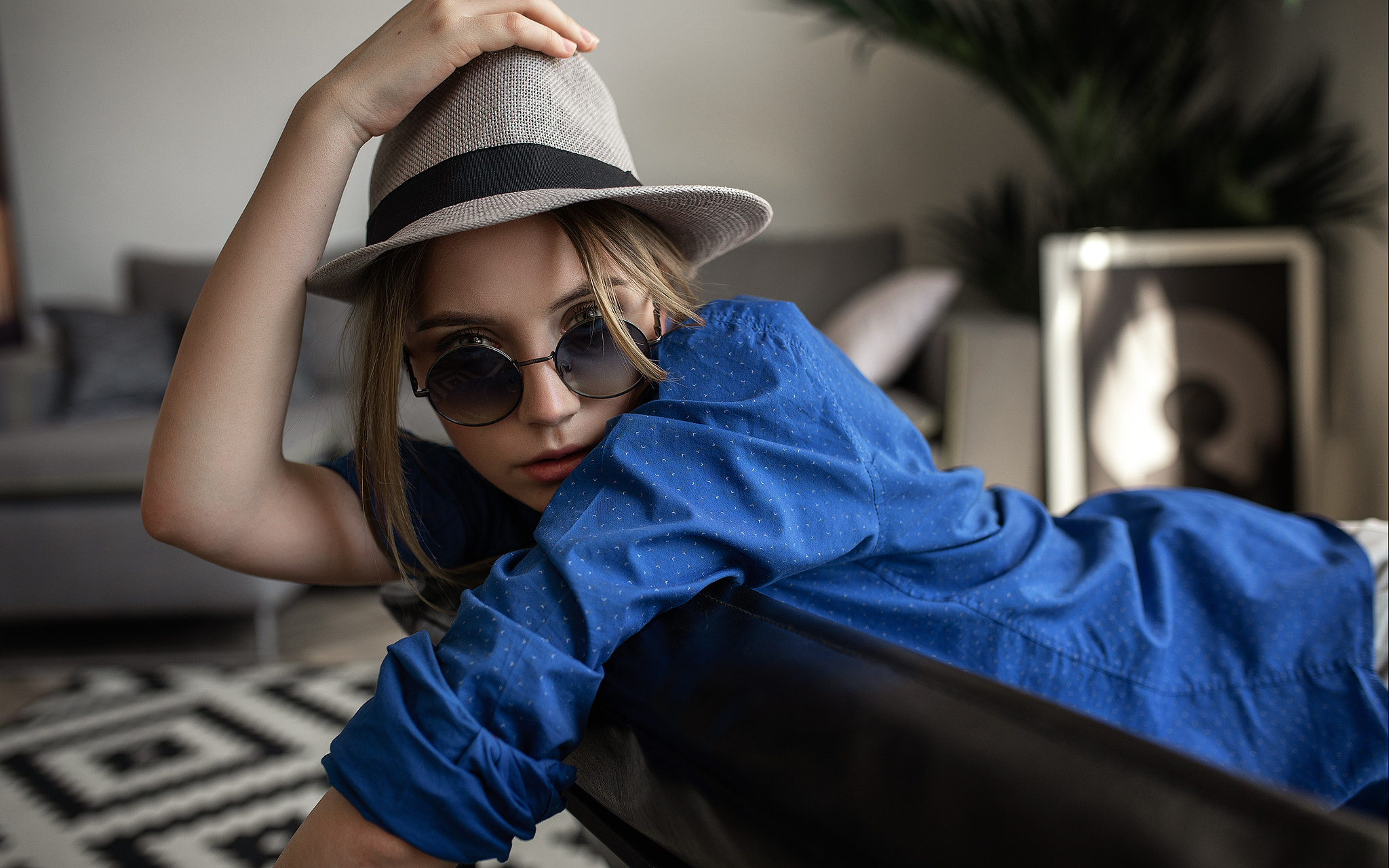 Ksenia Kokoreva Women Hat Sunglasses Blonde Portrait Blue Shirt Yuriy Lyamin 2048x1280