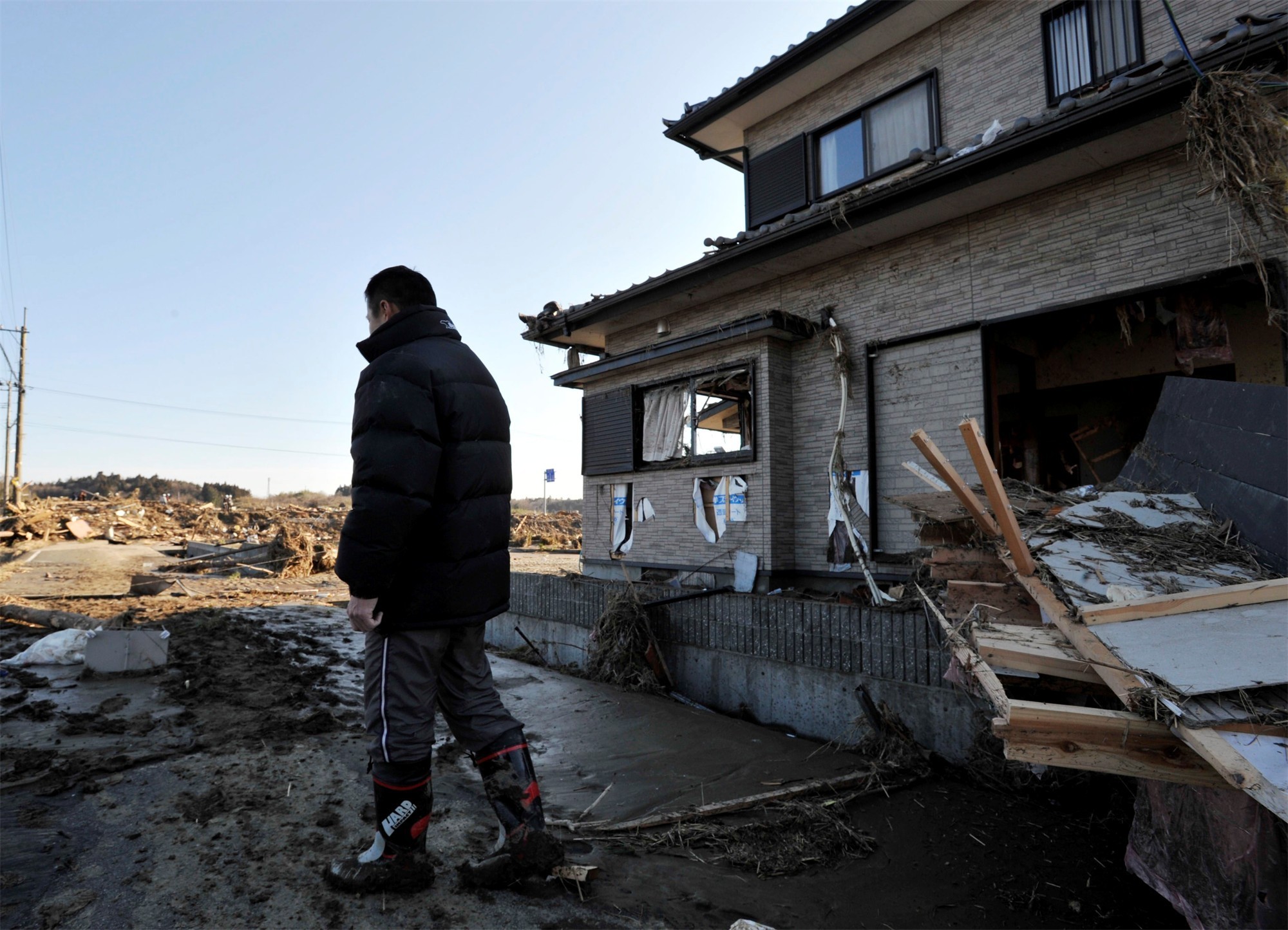 Japan Earthquakes Ruin 2000x1445