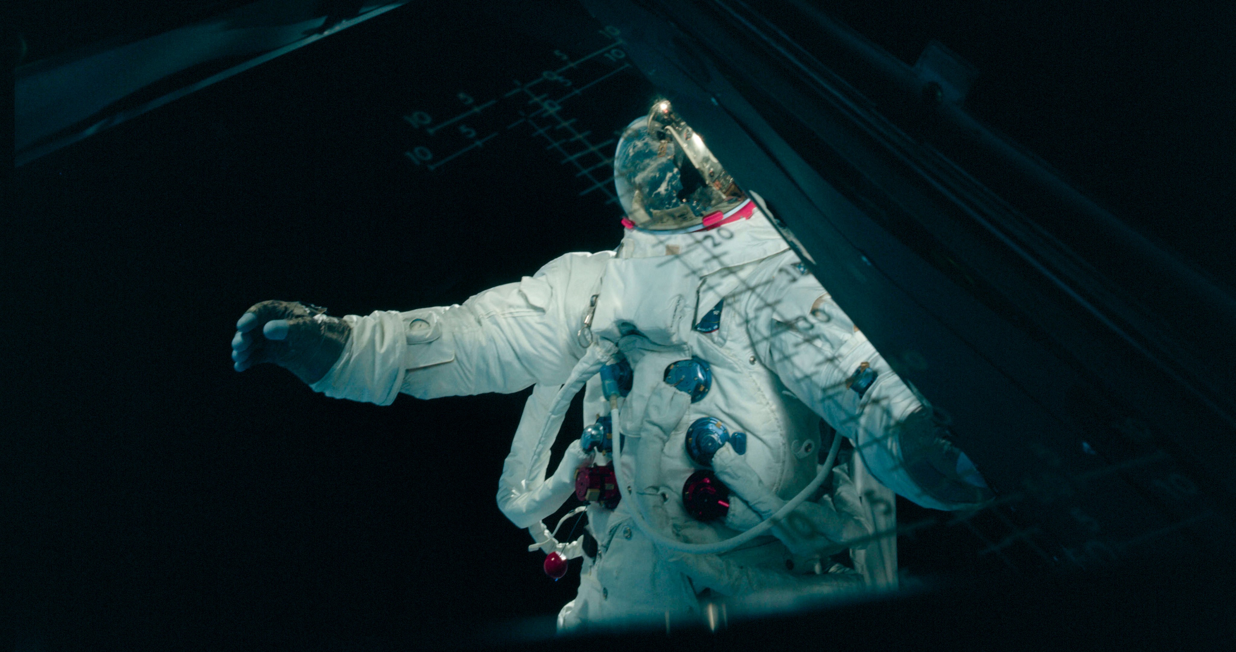 Apollo NASA Astronaut 4096x2160