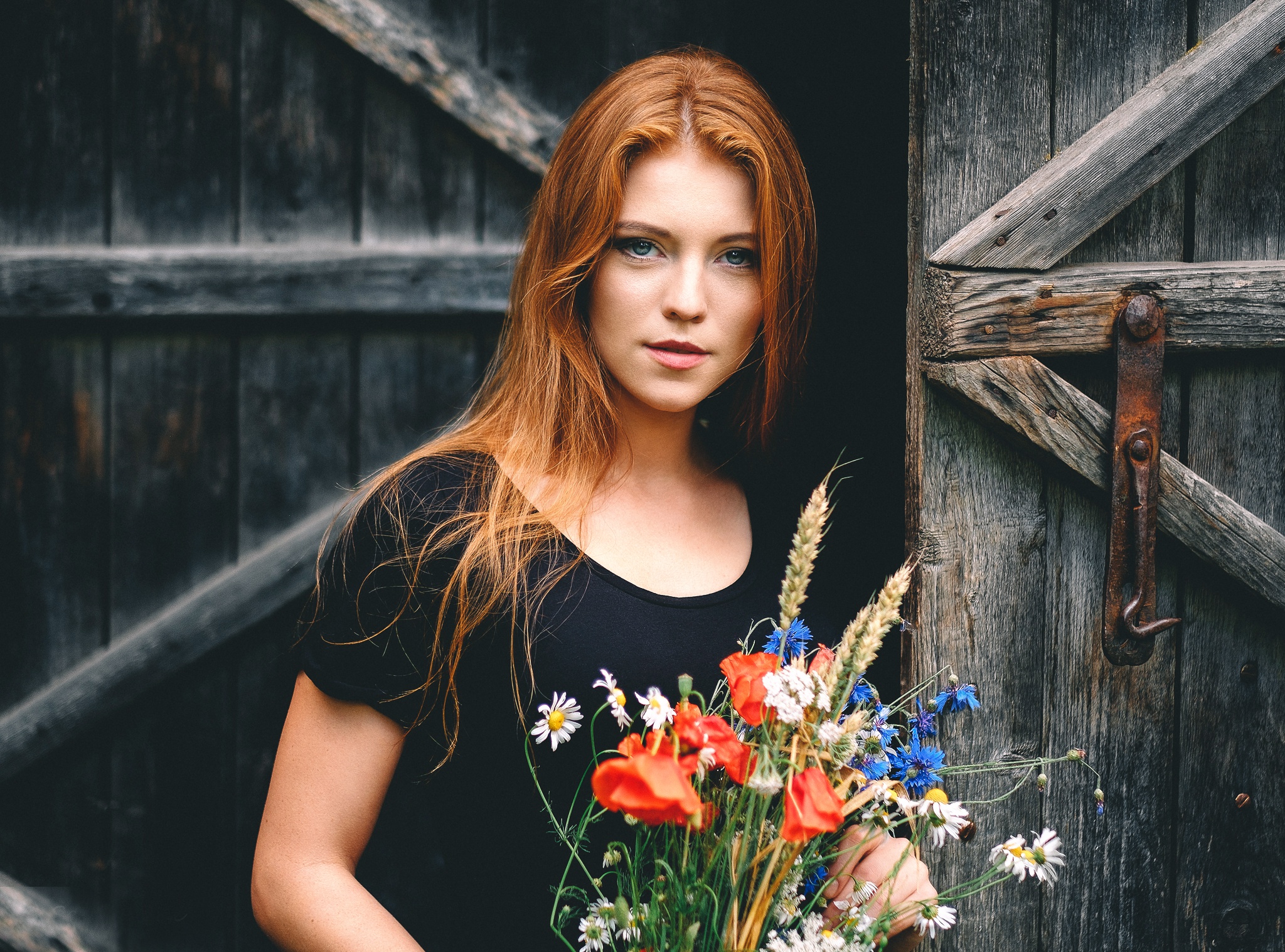 Women Model Long Hair Straight Hair Redhead Flowers Barn Looking At Viewer Blue Eyes Face Black T Sh 2048x1517