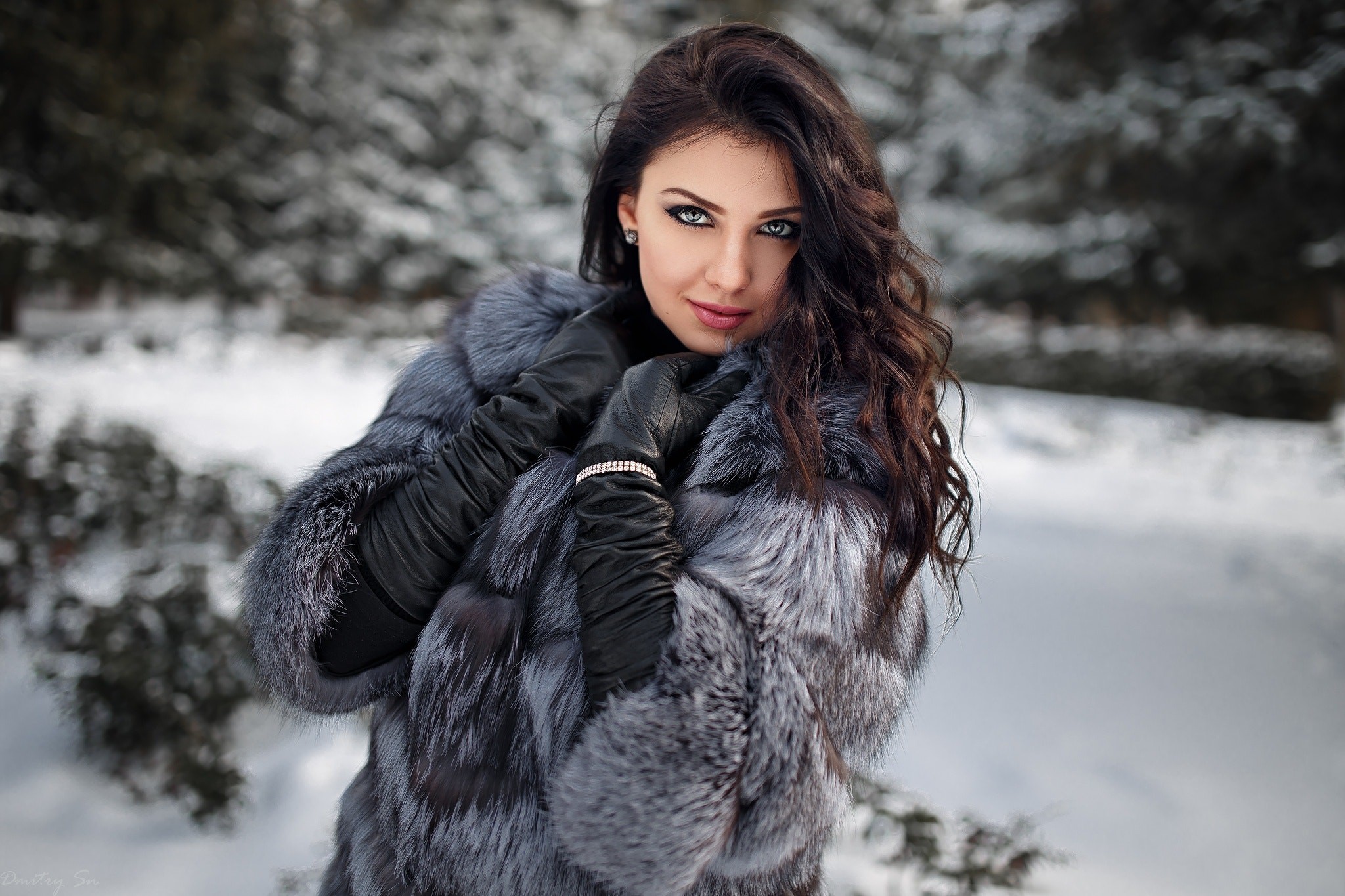 Women Snow Gloves Fur Depth Of Field Women Outdoors Fur Coats Coats Black Gloves Winter Kristina Rom 2048x1365