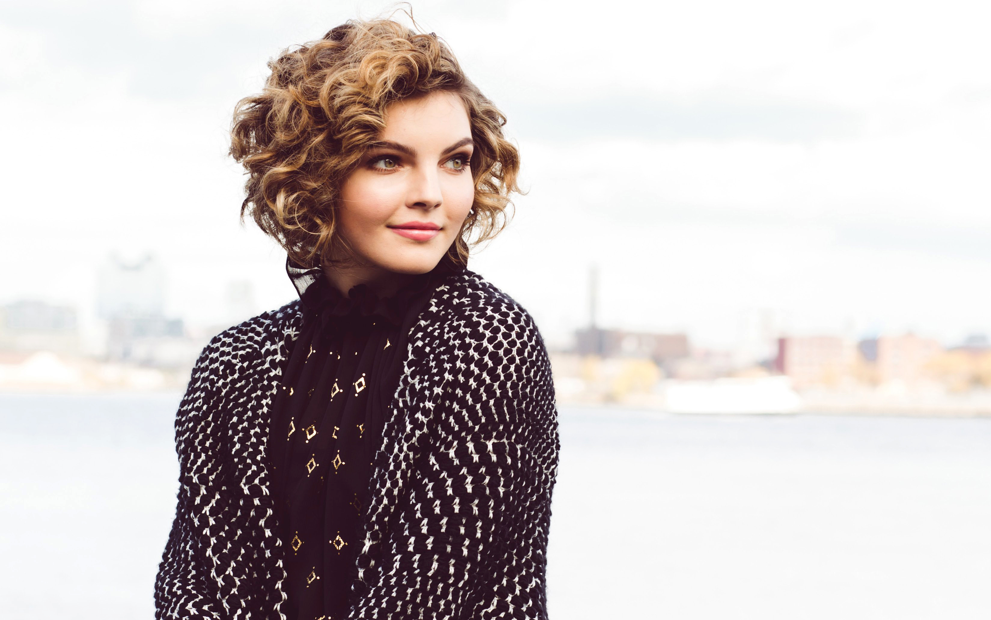 Camren Bicondova Actress American Brunette Curl Hazel Eyes 3298x2064