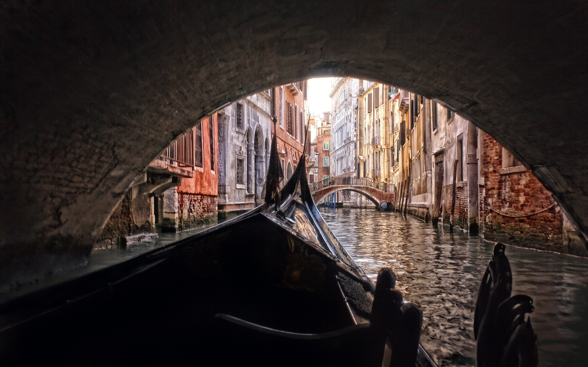 Venice Canal House Gondola 1920x1200