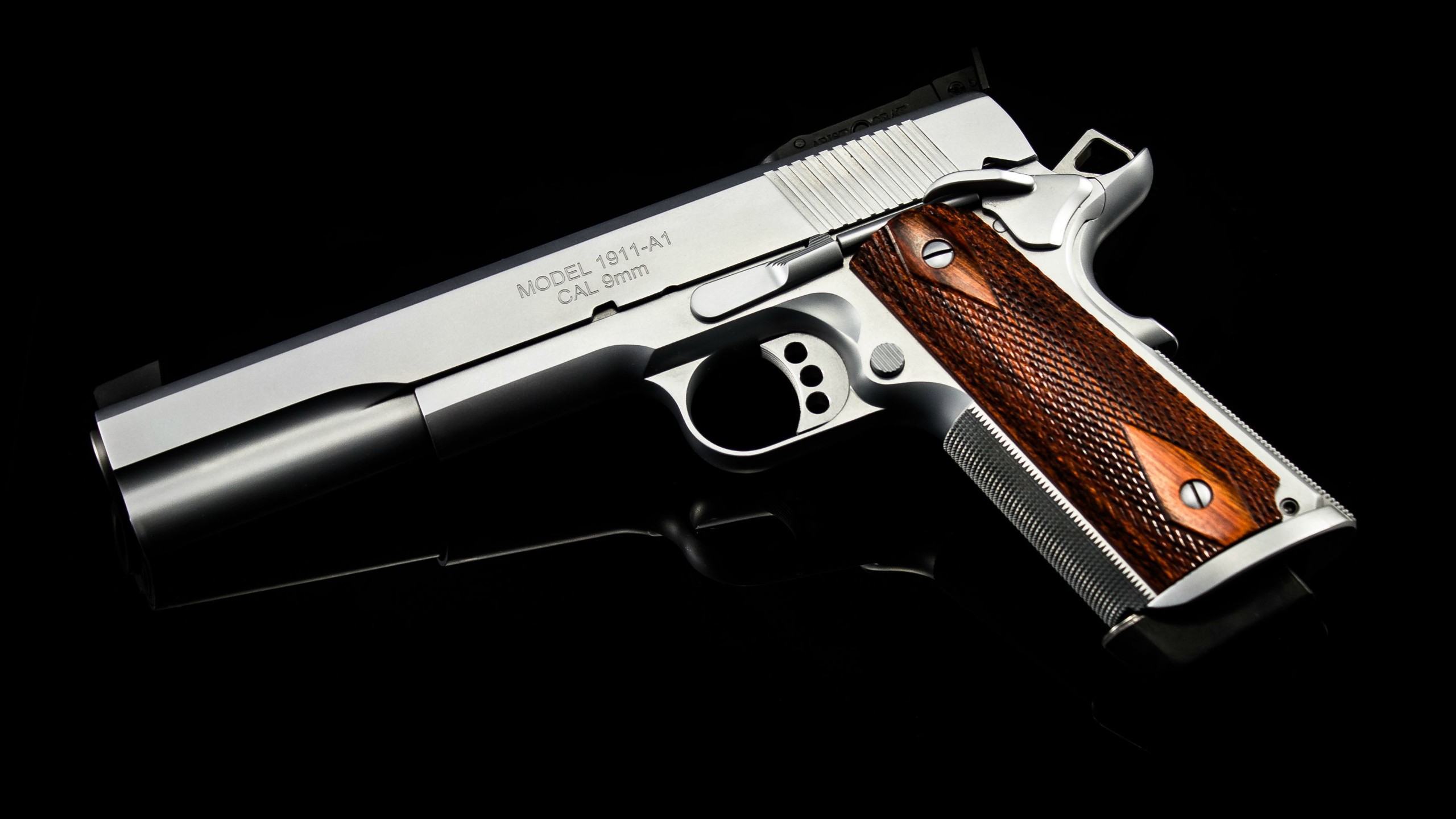 Gun Pistol M1911 2560x1440