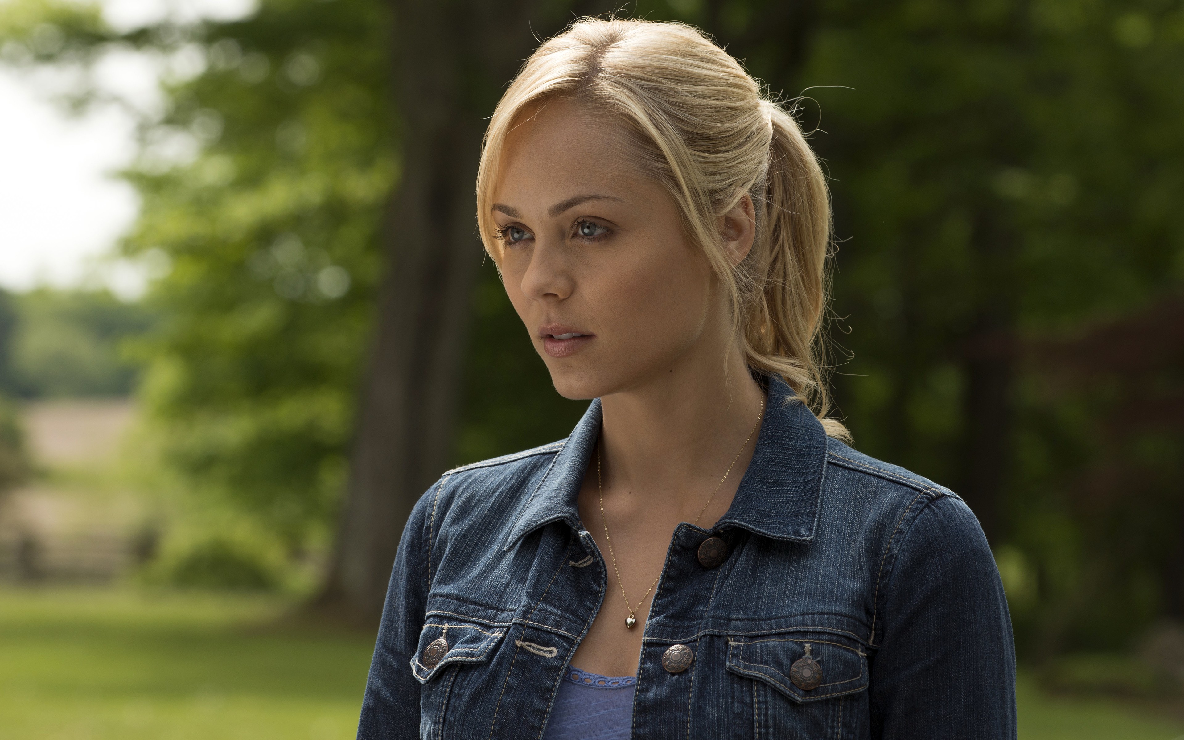 Laura Vandervoort Actress Blonde Celebrity Women Jeans Jacket Ponytail Necklace Looking Into The Dis 3840x2400