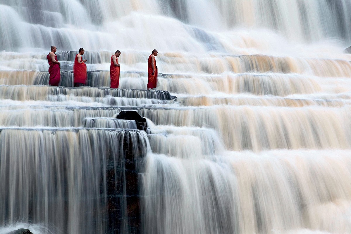 Nature Landscape Waterfall People Men Monks Rock Buddhism Meditation Vietnam Asia Long Exposure 1200x799