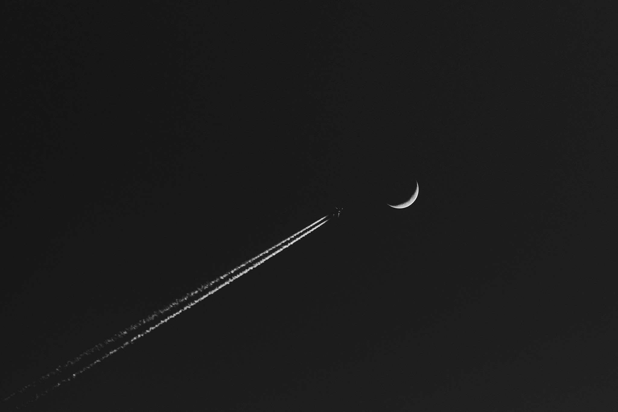 Airplane Moon Minimalism Monochrome Contrails 2048x1366