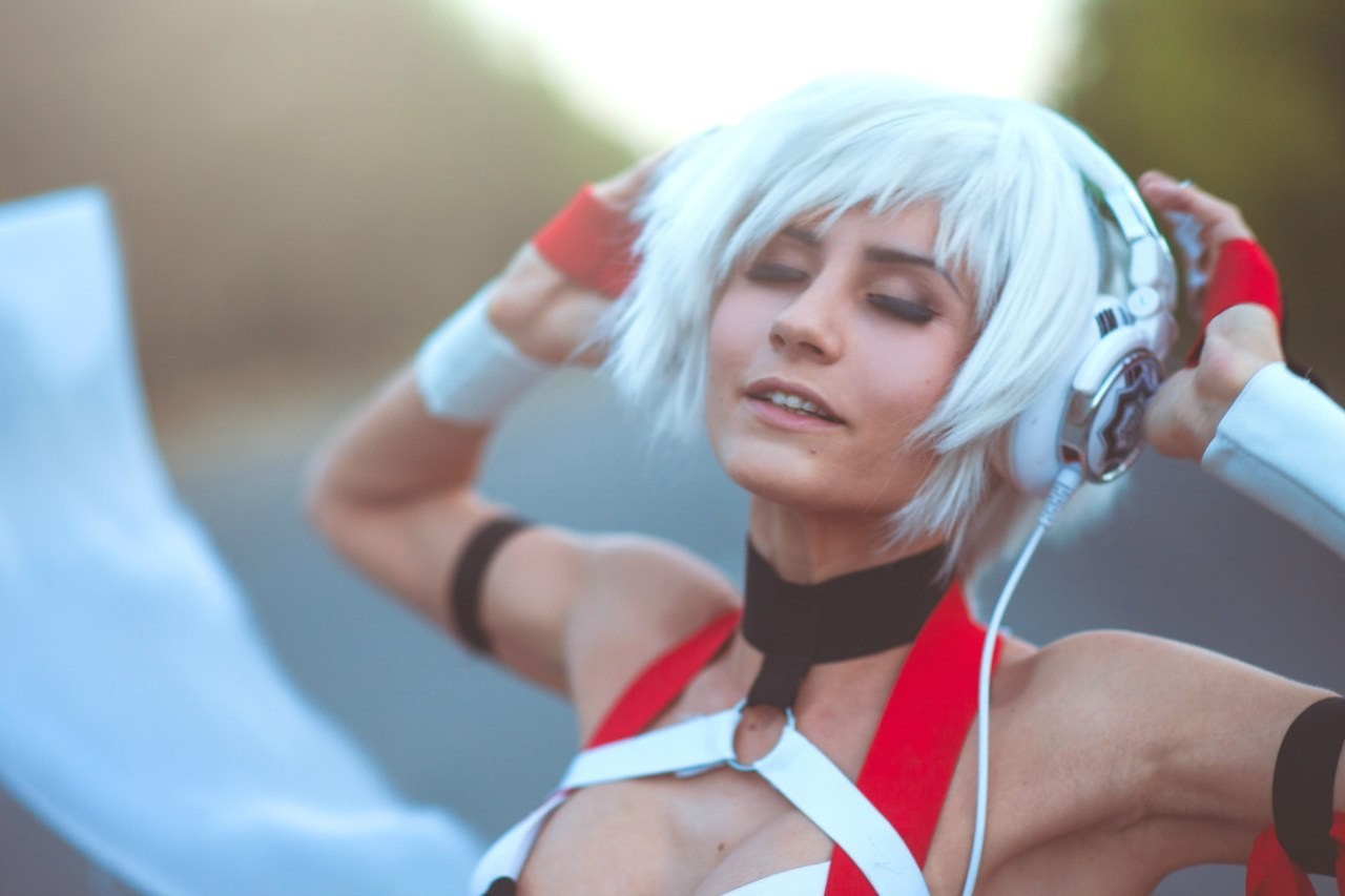 Julia Vlasova Headphones Cosplay Closed Eyes Wigs Choker Platinum Blonde Women Outdoors 1280x853