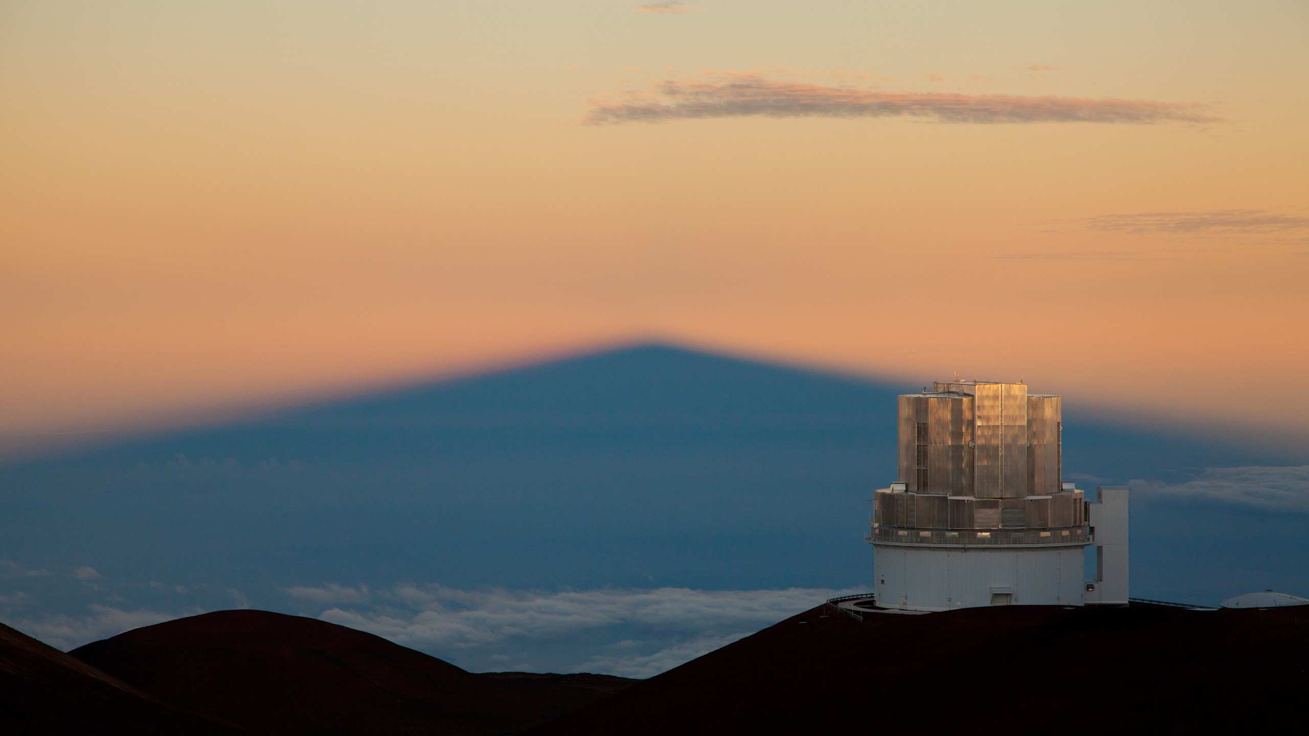 Architecture Building Telescope Hawaii USA Observatory Hills Clouds Sunset Depth Of Field Landscape  2560x1440