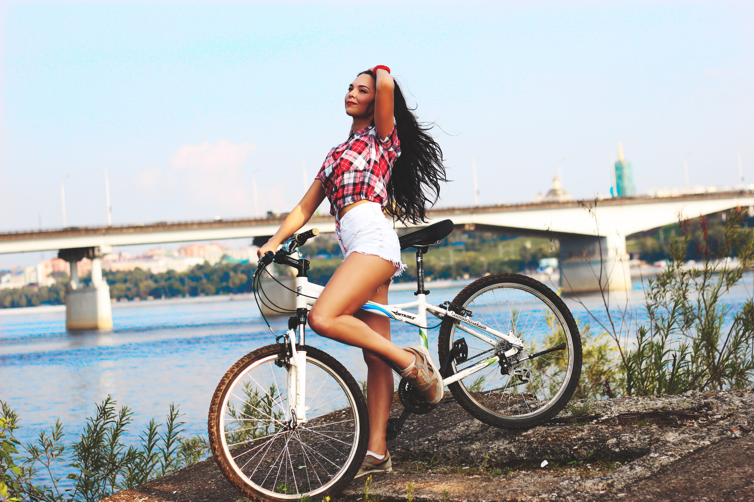 Women Women With Bikes Sneakers Shirt Tanned Women Outdoors Bridge River Looking Away 2560x1707