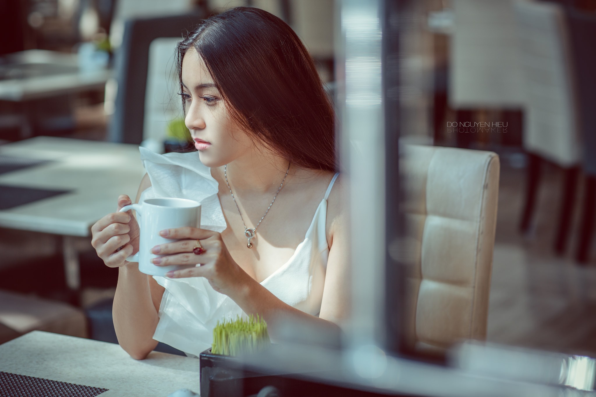 Brunette Looking Away Thinking White Tops Coffee House Coffee Cup 2048x1365