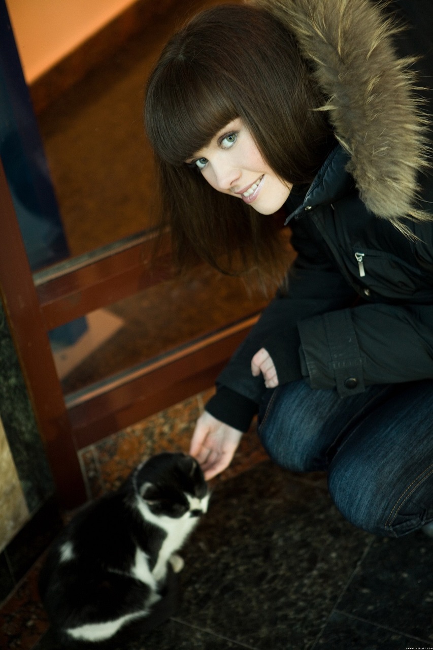Women Model Brunette Fringe Hair Jacket Women With Cat Black Jackets Smiling Looking Up Young Woman 853x1280