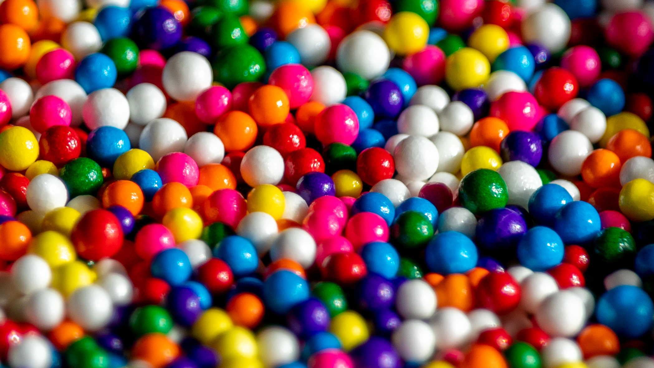 Colorful Sprinkles Blue Red Yellow Macro 2099x1181