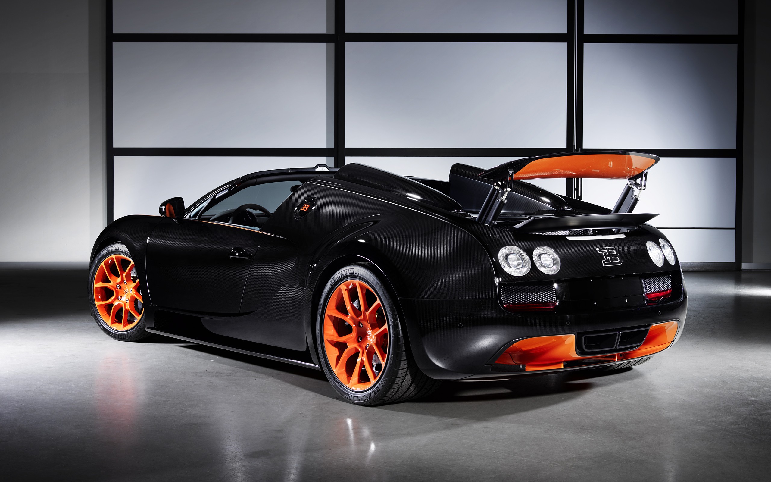 Bugatti Veyron Grand Sport Vitesse Car Garages 2560x1600