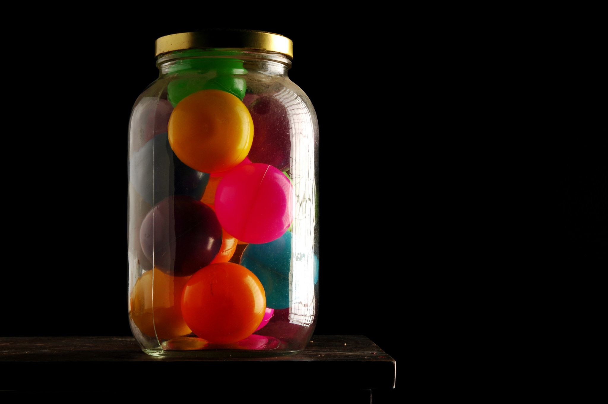 Jars Balls Colorful Simple Background 2048x1360
