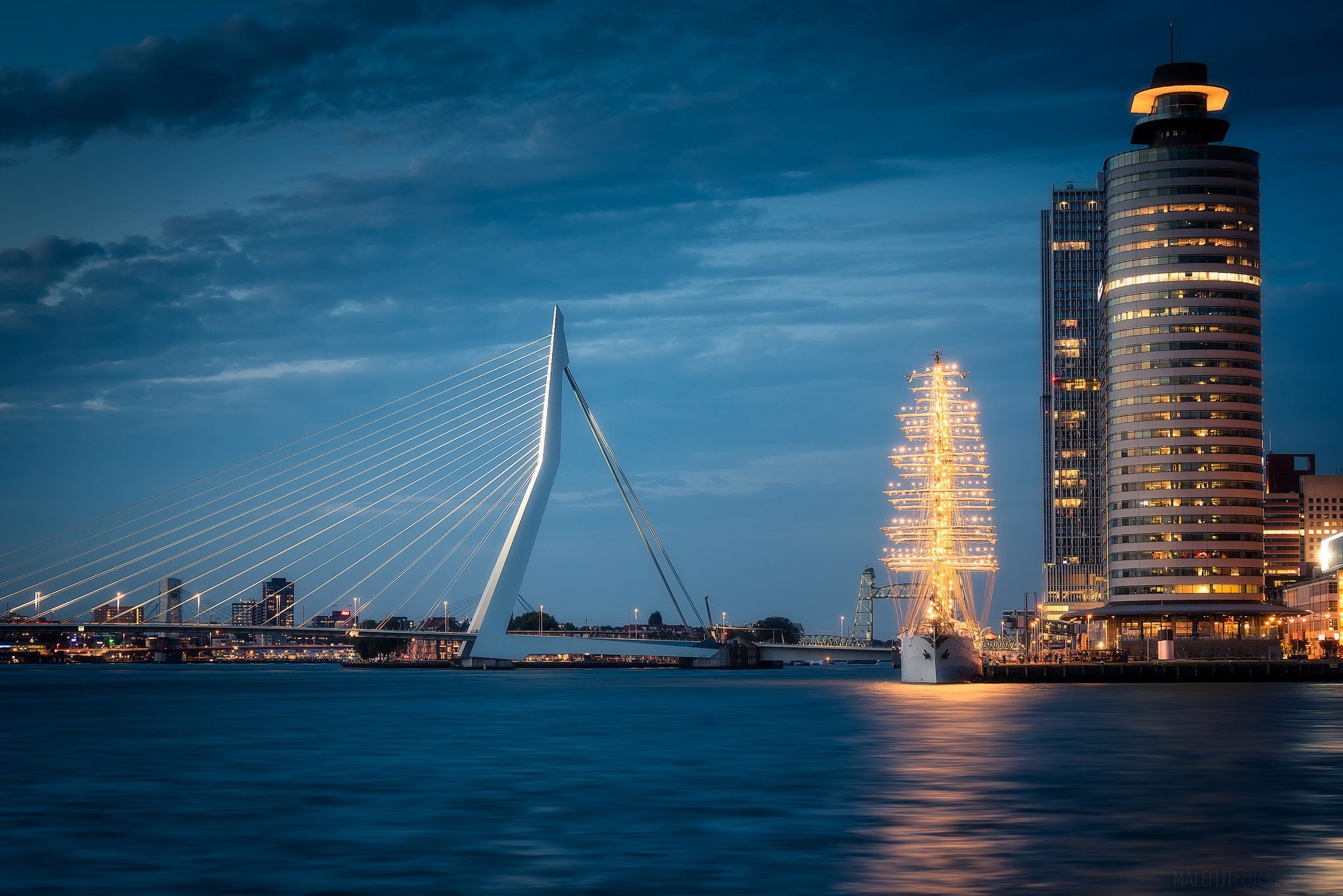 Blue Dark Rotterdam Lights Cityscape 2048x1367