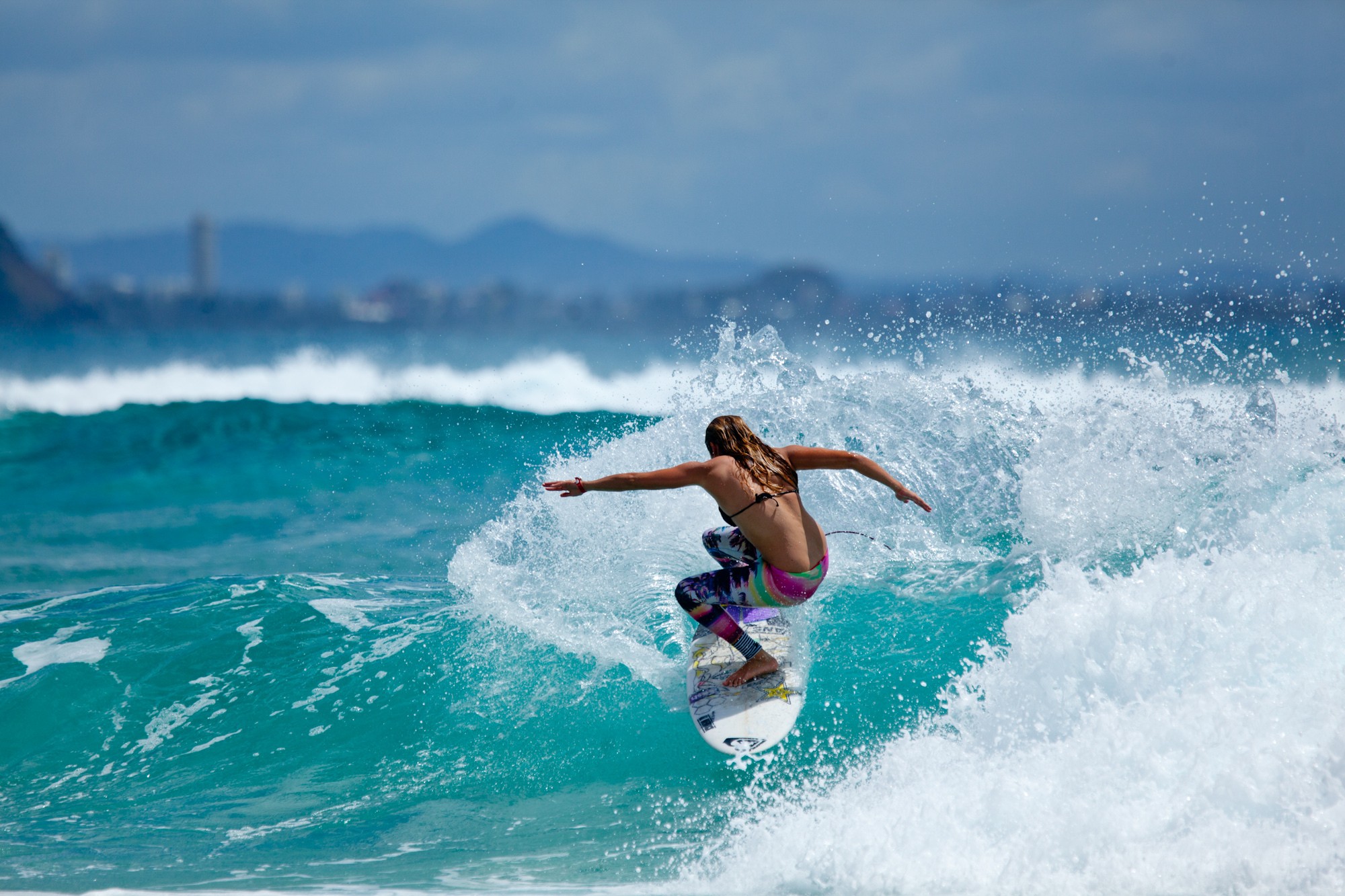 Sports Women Women On Beach Surfers Back Brunette 2000x1333