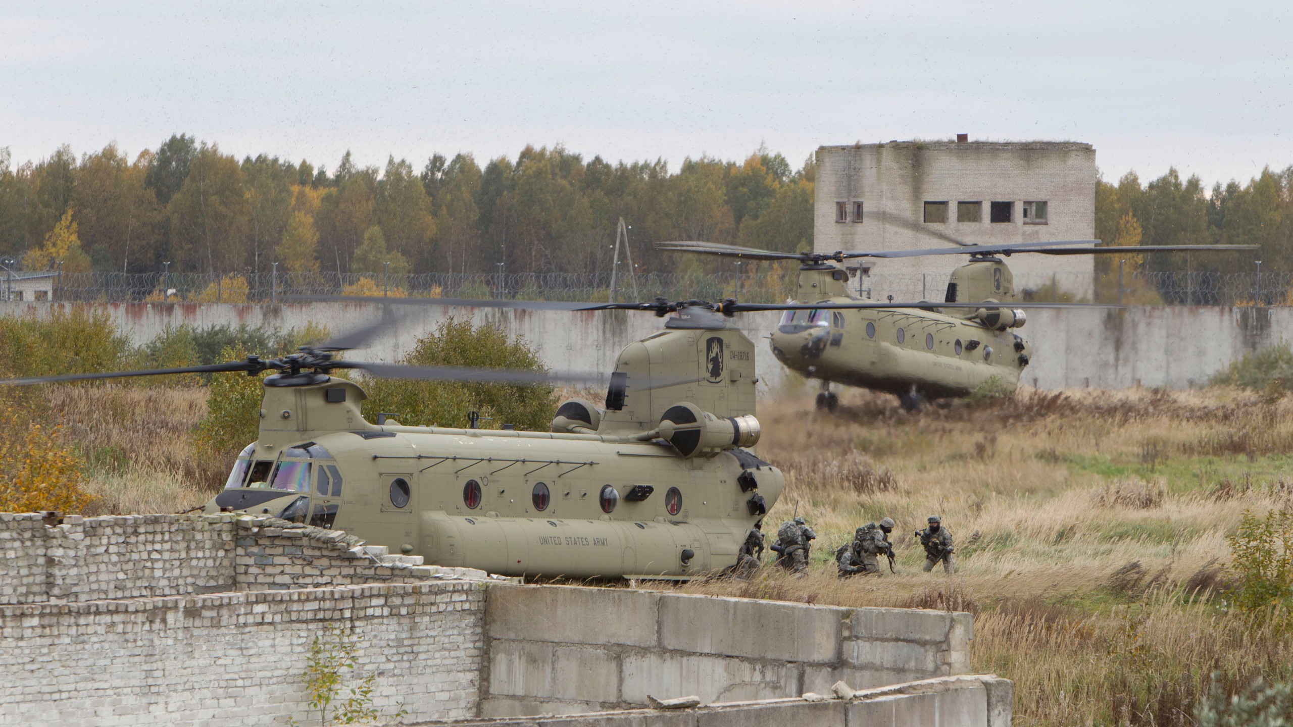 Military Helicopters Soldier Boeing CH 47 Chinook United States Army Military Aircraft Estonia Priso 2560x1440