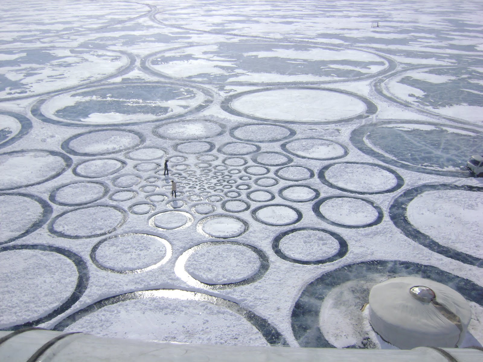 Nature Landscape Winter Snow Lake Frozen Lake Circle Lake Baikal Russia People Men Artwork Ice Envir 1600x1200