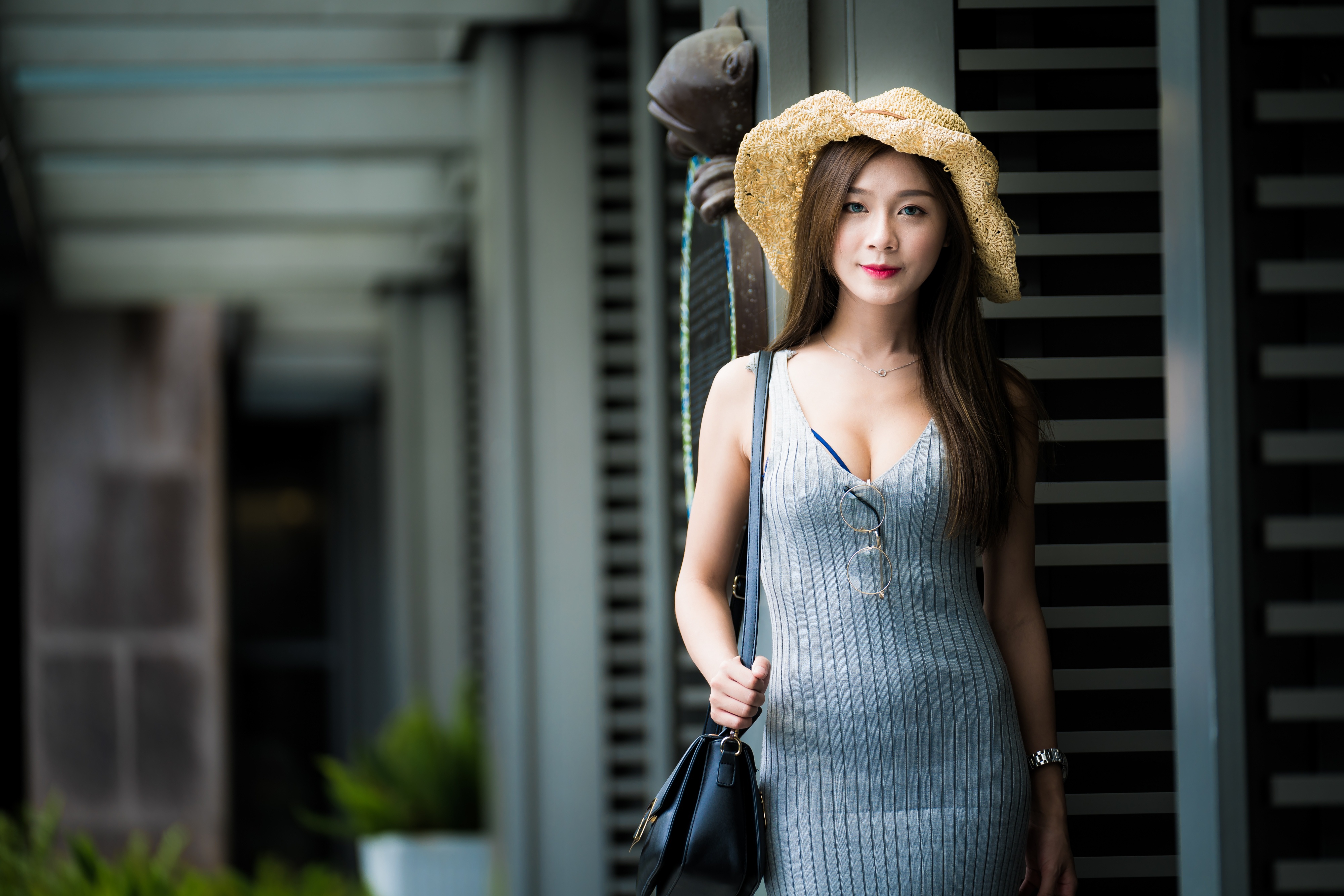 Asian Women Brunette Long Hair Red Lipstick Grey Dress Women With Hats Women Outdoors Handbags Smili 4000x2668