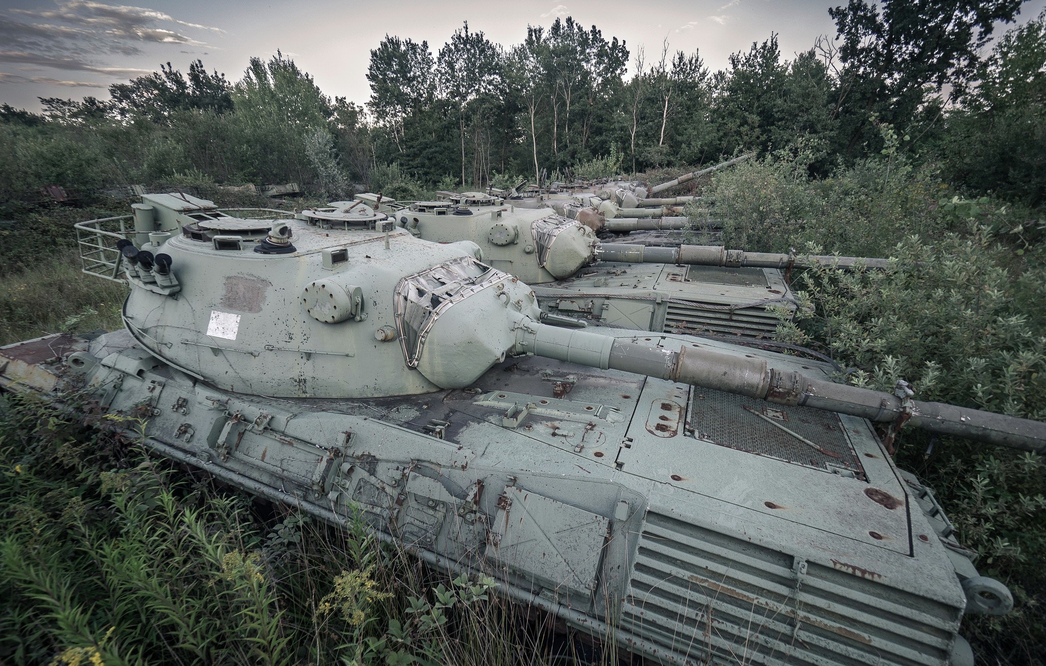 Wreck Vehicle Tank Leopard 1 2048x1303